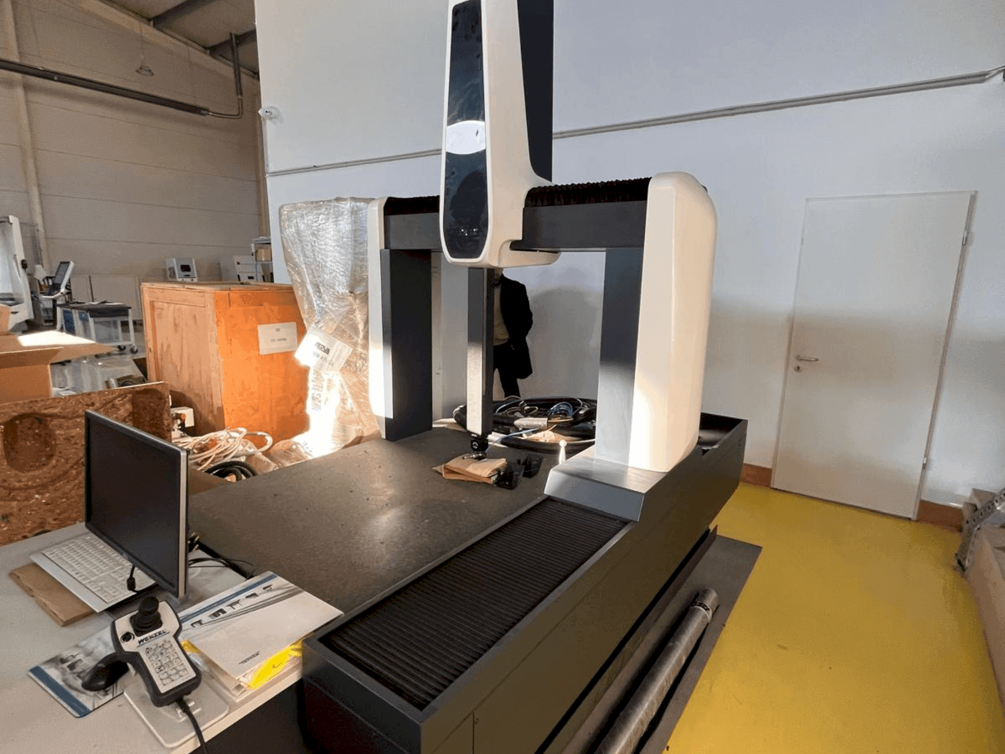 Front view of Wenzel LH 87 machine