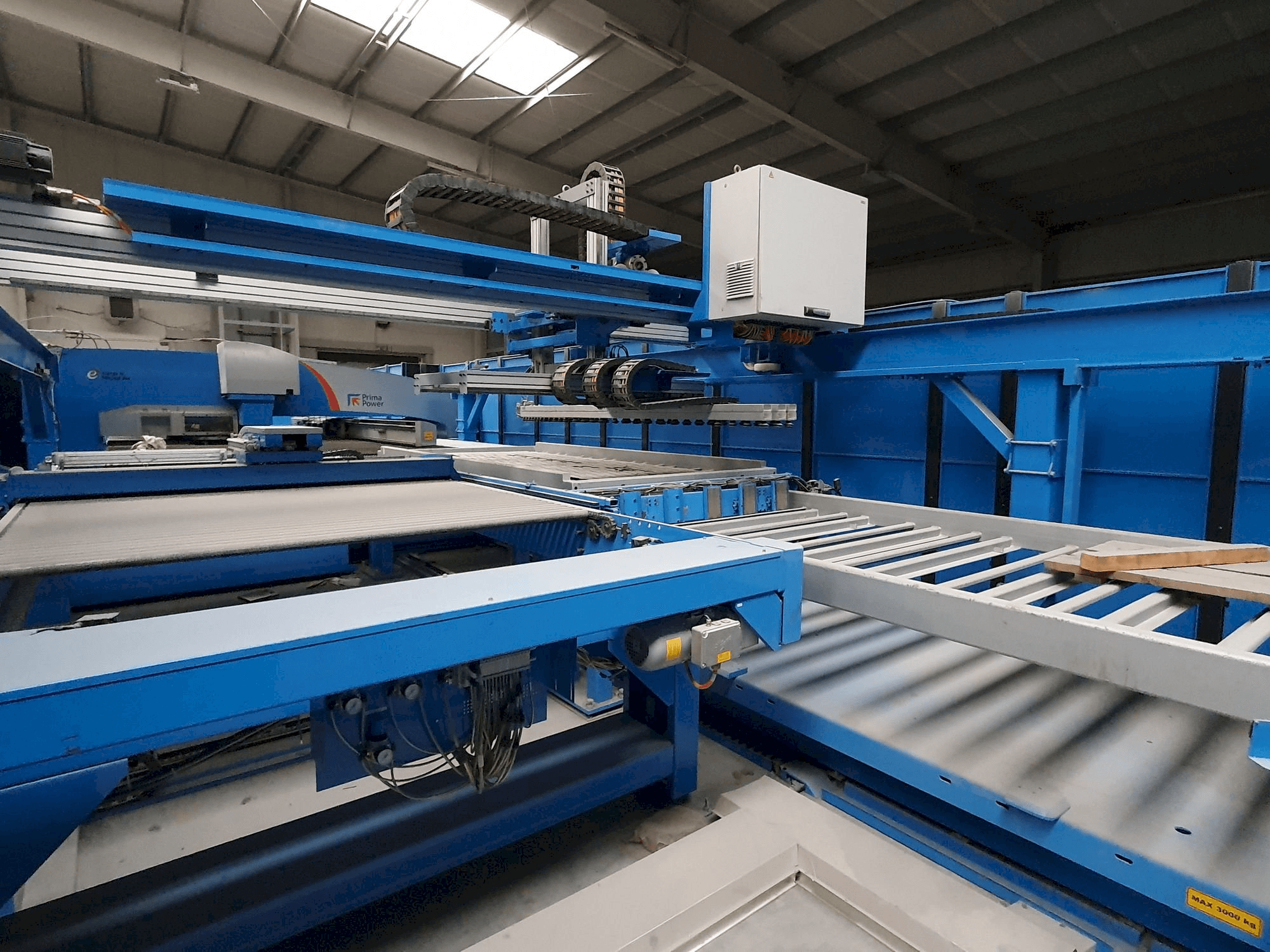 Frontansicht der Prima Power LPe6f Maschine