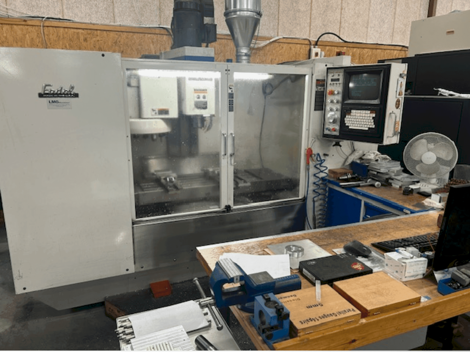 Frontansicht der FADAL 906-1 Maschine