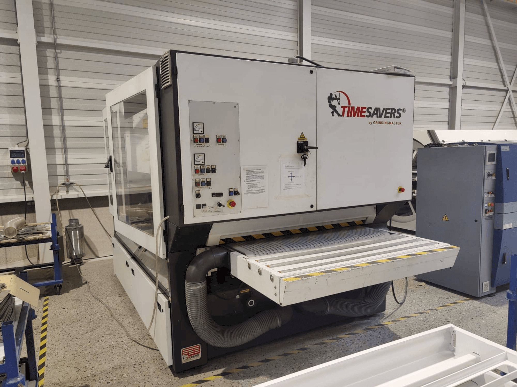 Frontansicht der TIMESAVERS 42-series-1350-WRB Maschine