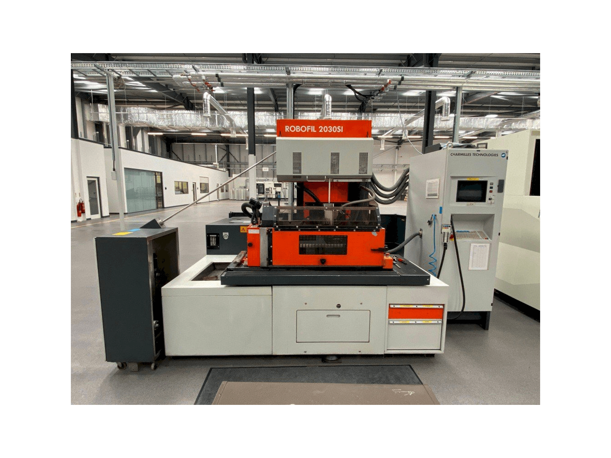 Frontansicht der CHARMILLES ROBOFIL 2030SI Maschine