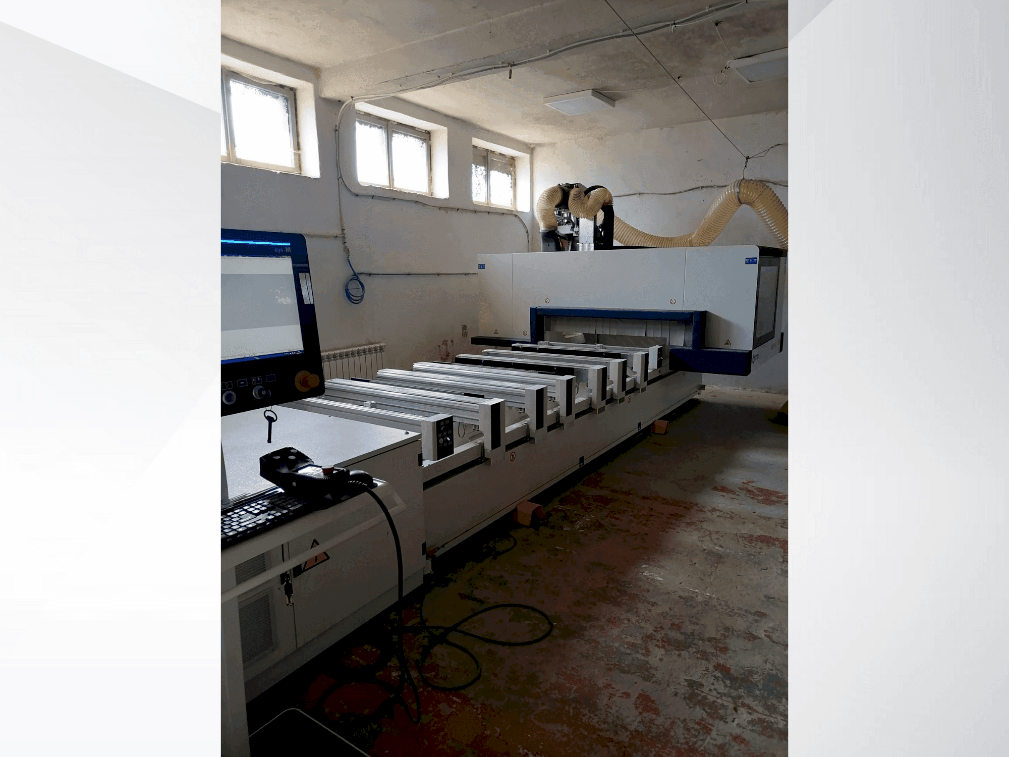 Frontansicht der SCM Morbidelli M100 Maschine