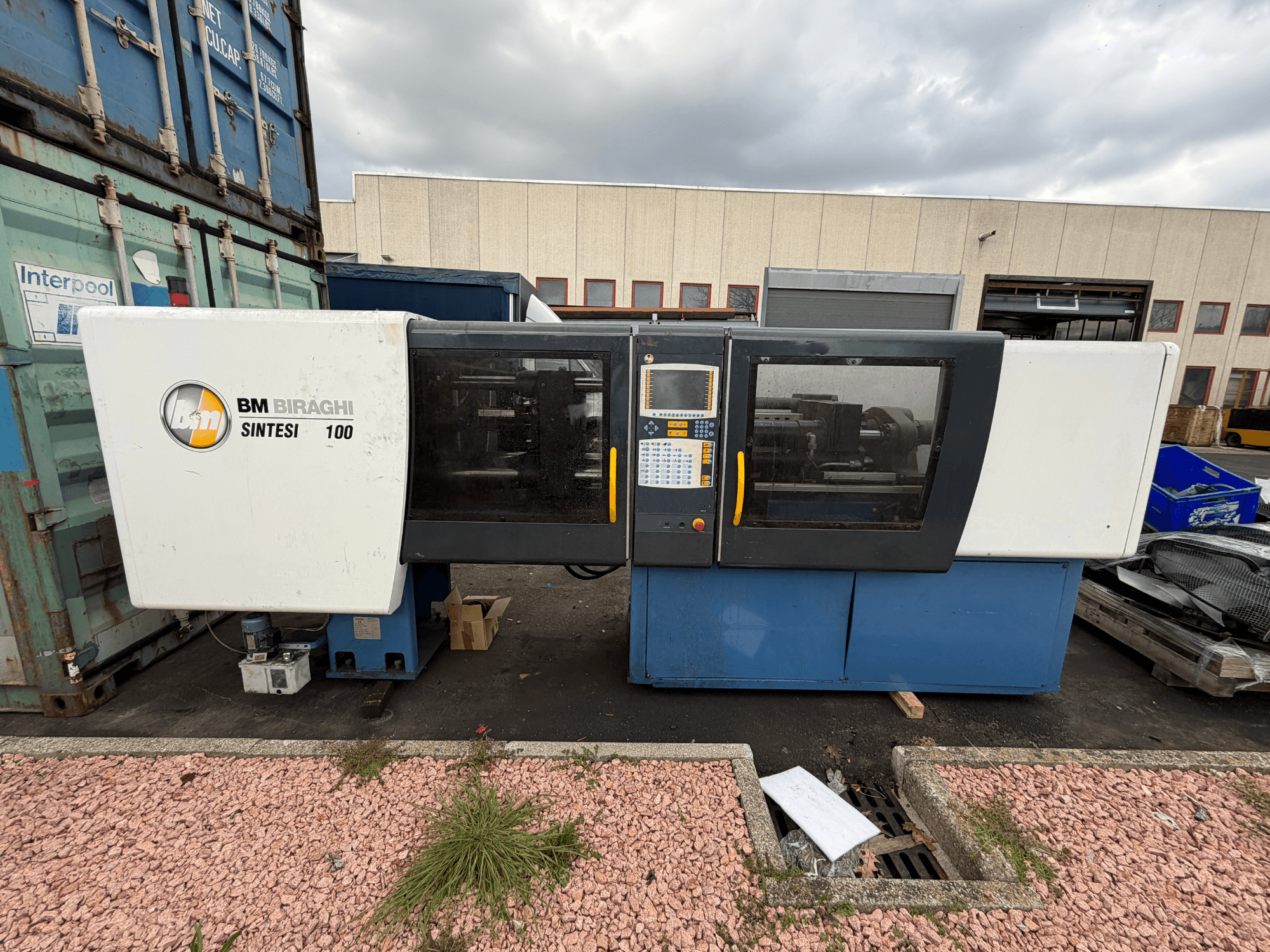 Negri Bossi BM BIRAGHI SINTESI 100, hydraulische Spritzgießmaschine, Vorderansicht, zeigt das Bedienfeld und die Funktionsmerkmale.