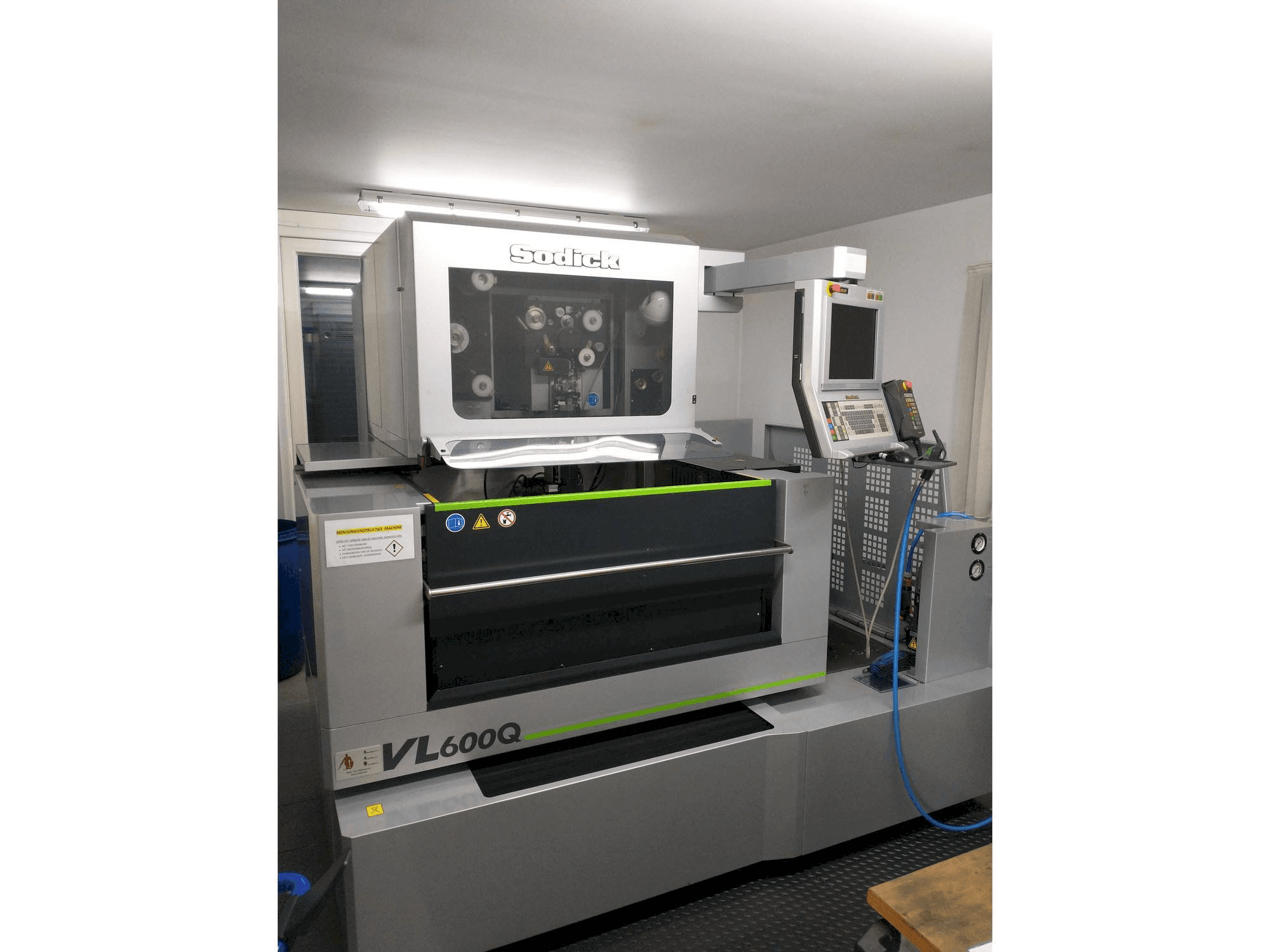 Frontansicht der Sodick VL600Q Maschine