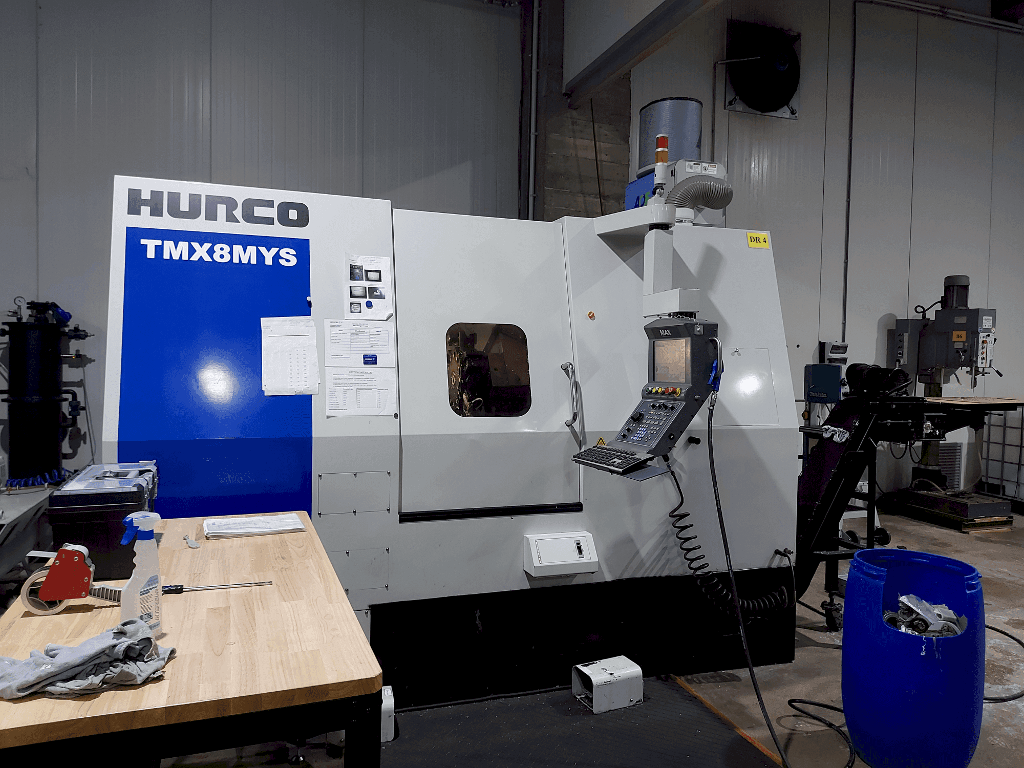 Frontansicht der Hurco TMX 8MYS Maschine