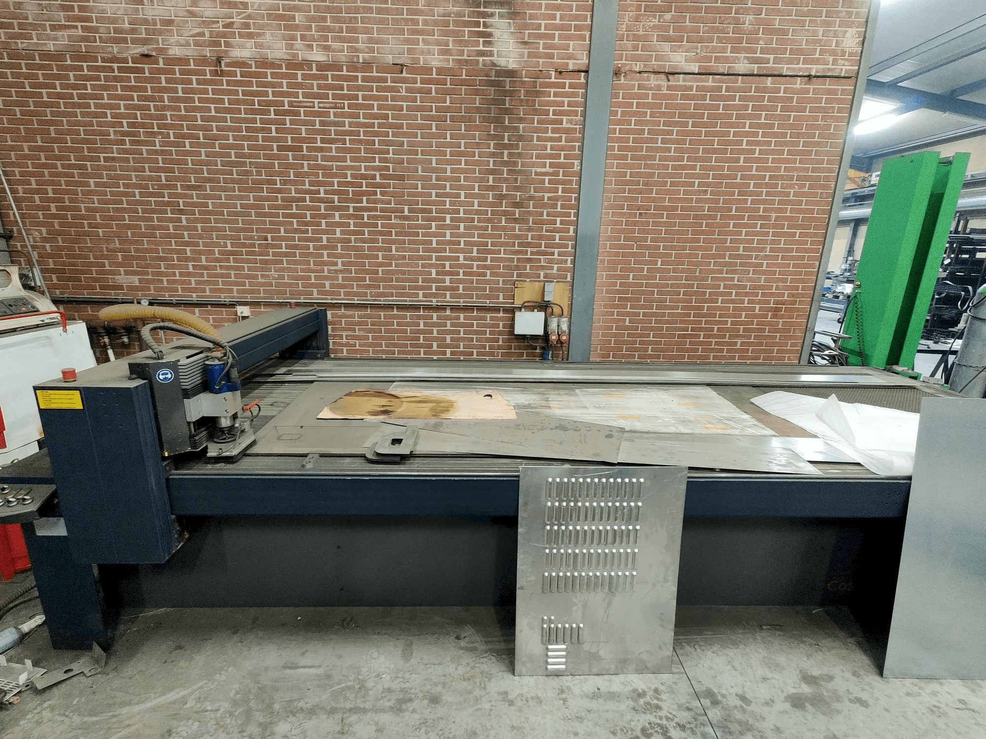 Front view of Feneko R500 machine