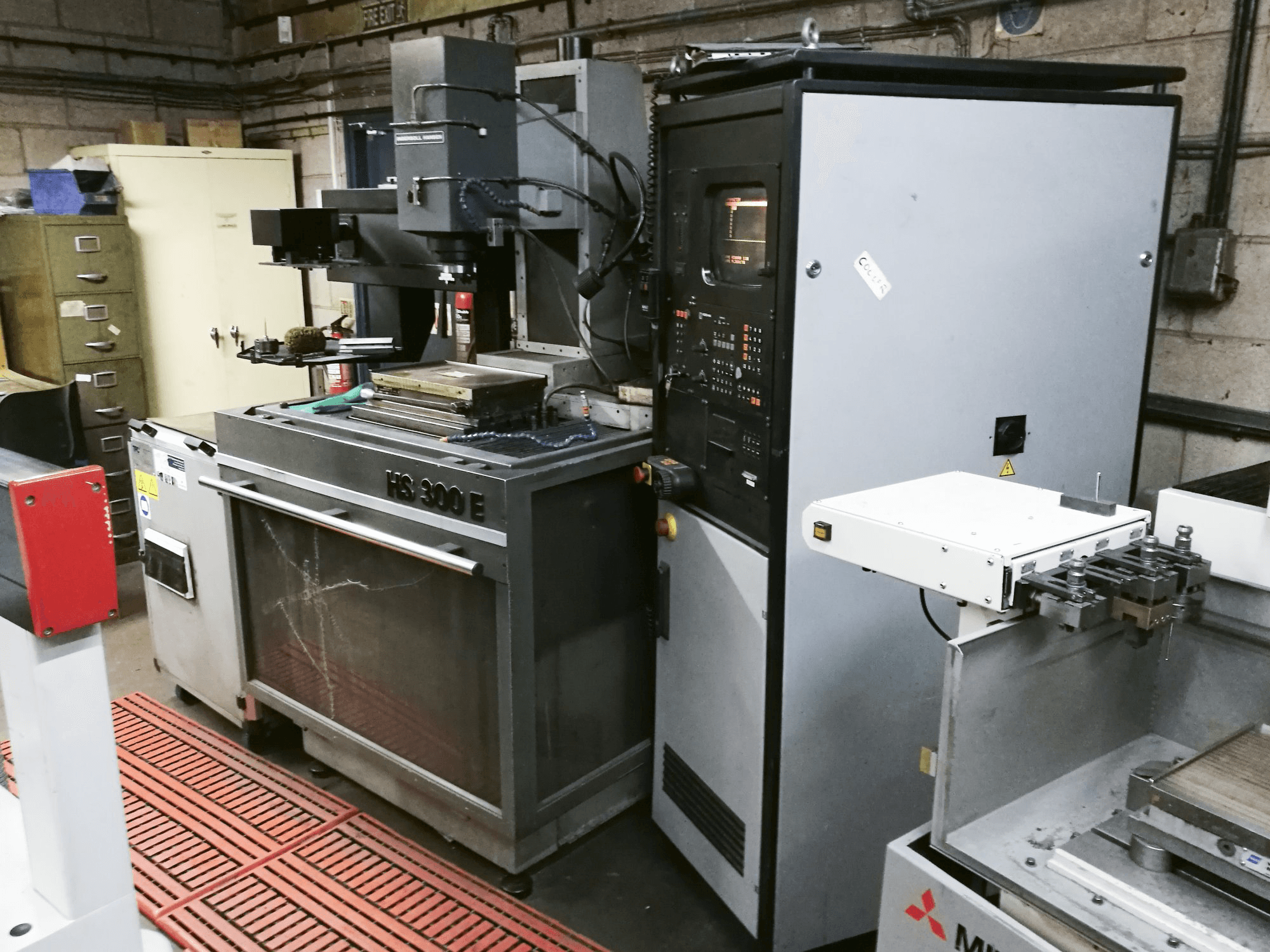 Rechte Ansicht der INGERSOLL HANSEN HS 300E Maschine