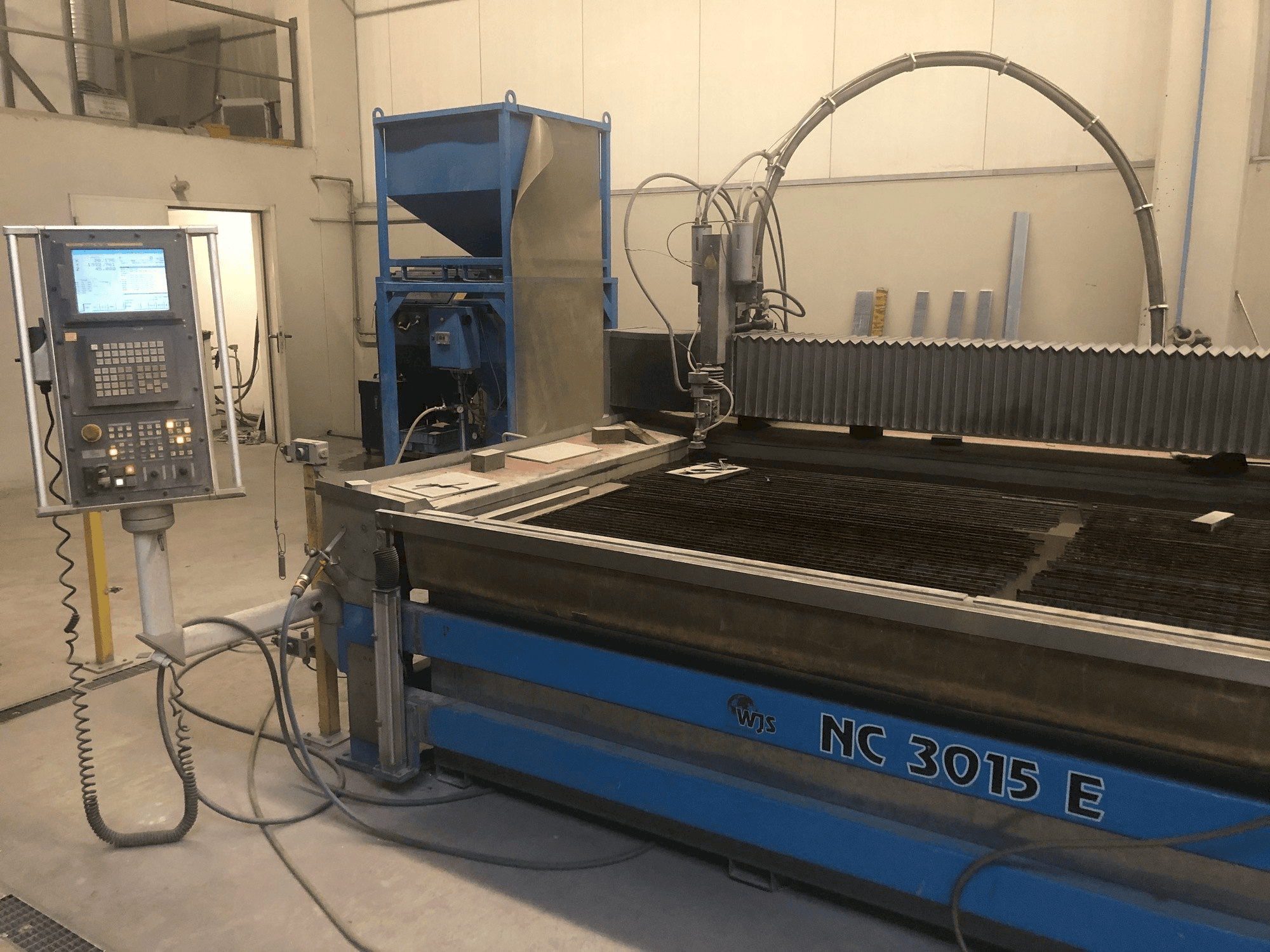 Frontansicht der WJS NC 3015 E Maschine