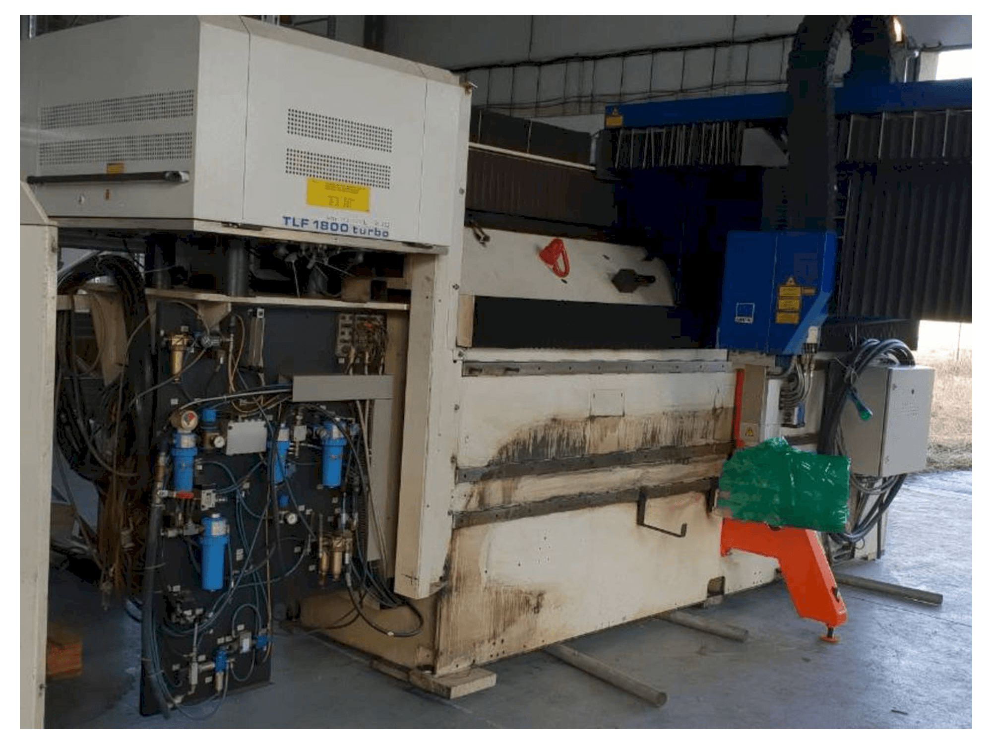 Frontansicht der Trumpf Lasercell TLC 1005 Maschine