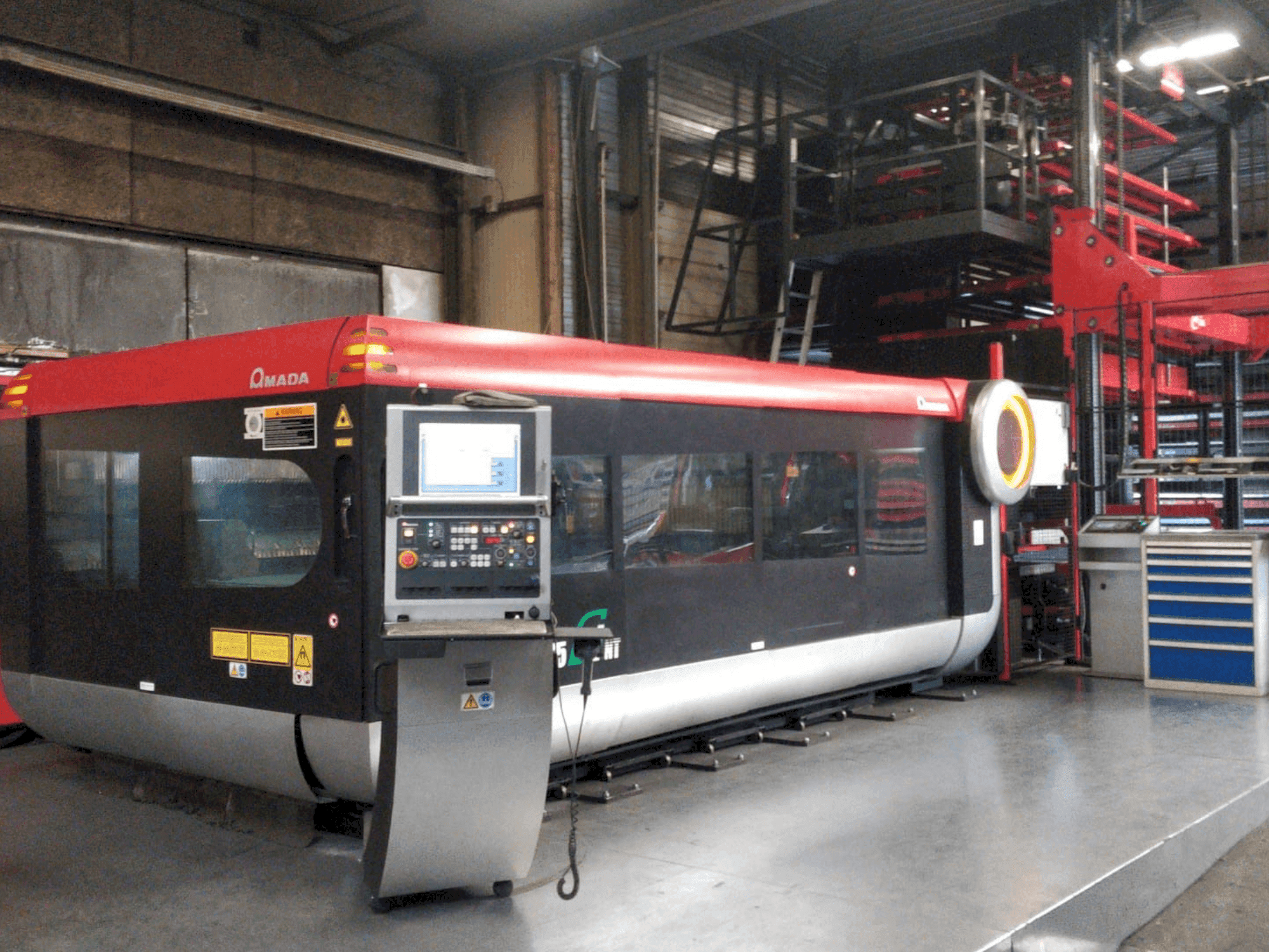 Frontansicht der AMADA LC-3015F1NT 4kW CO2 Maschine