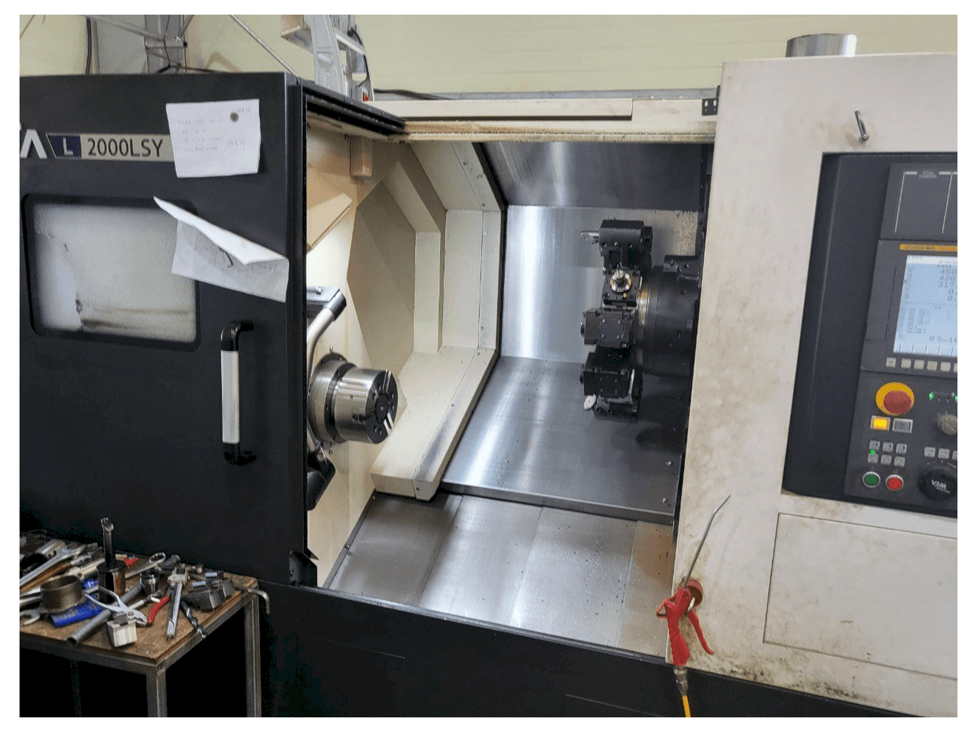 Frontansicht der Hyundai Wia L2000LSY Maschine