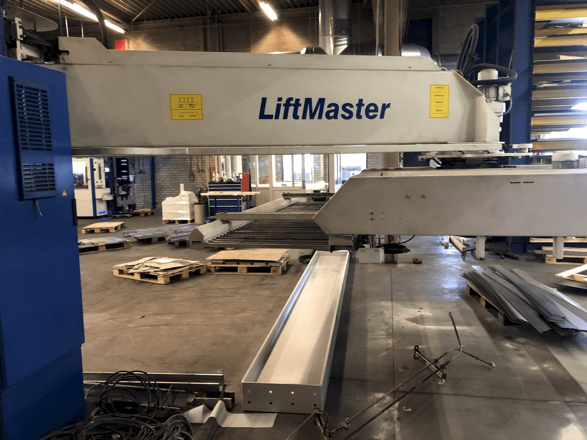 Frontansicht der Trumpf Liftmaster Maschine