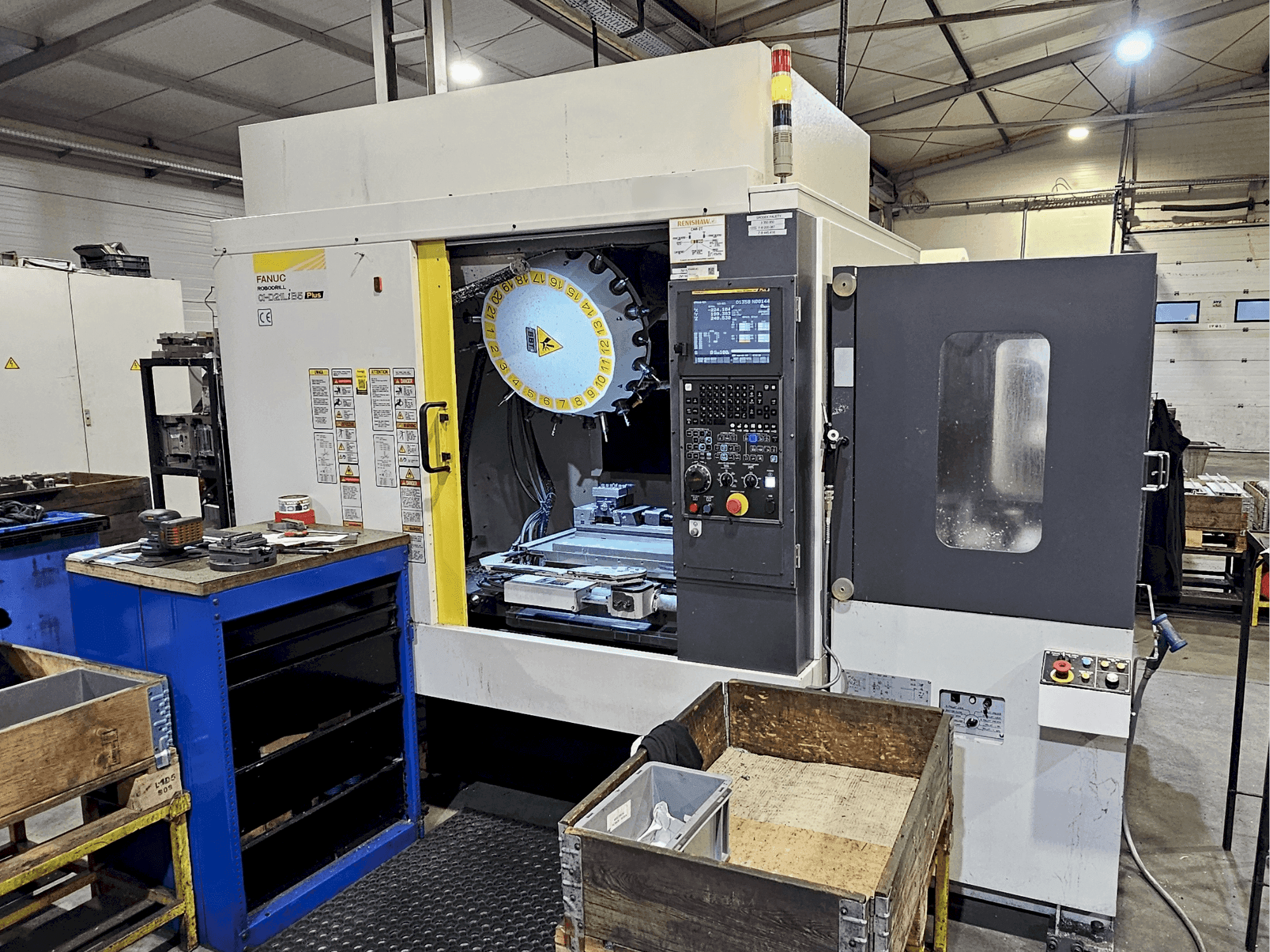 Frontansicht der FANUC Robodrill α-D21L iB 5 Plus Maschine