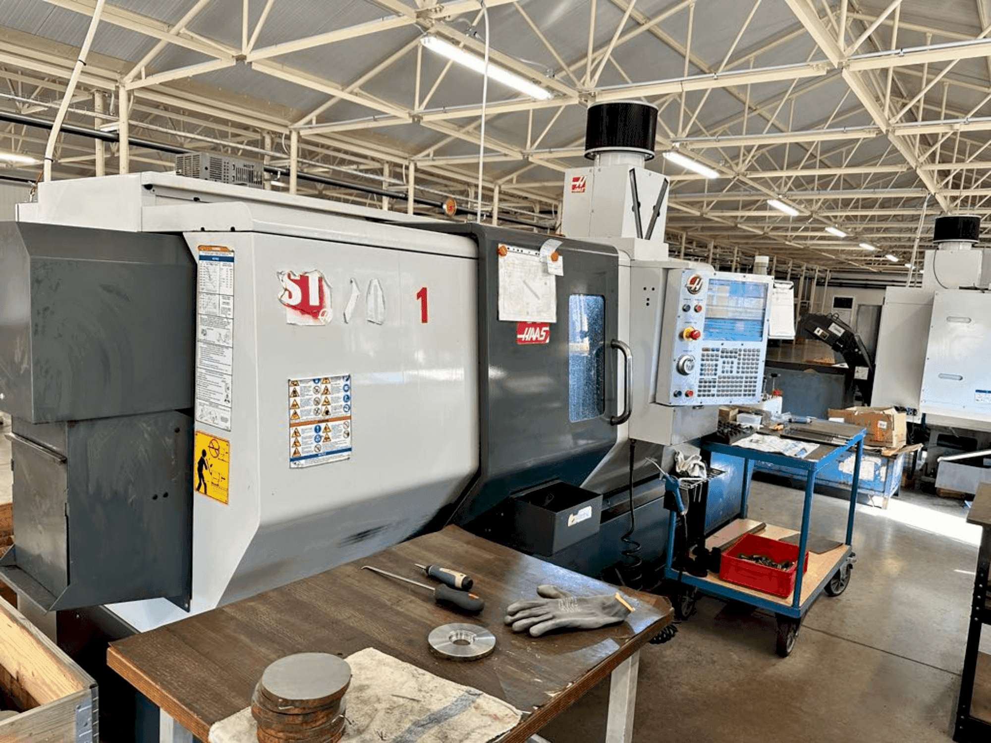 Frontansicht der HAAS ST-20Y Maschine