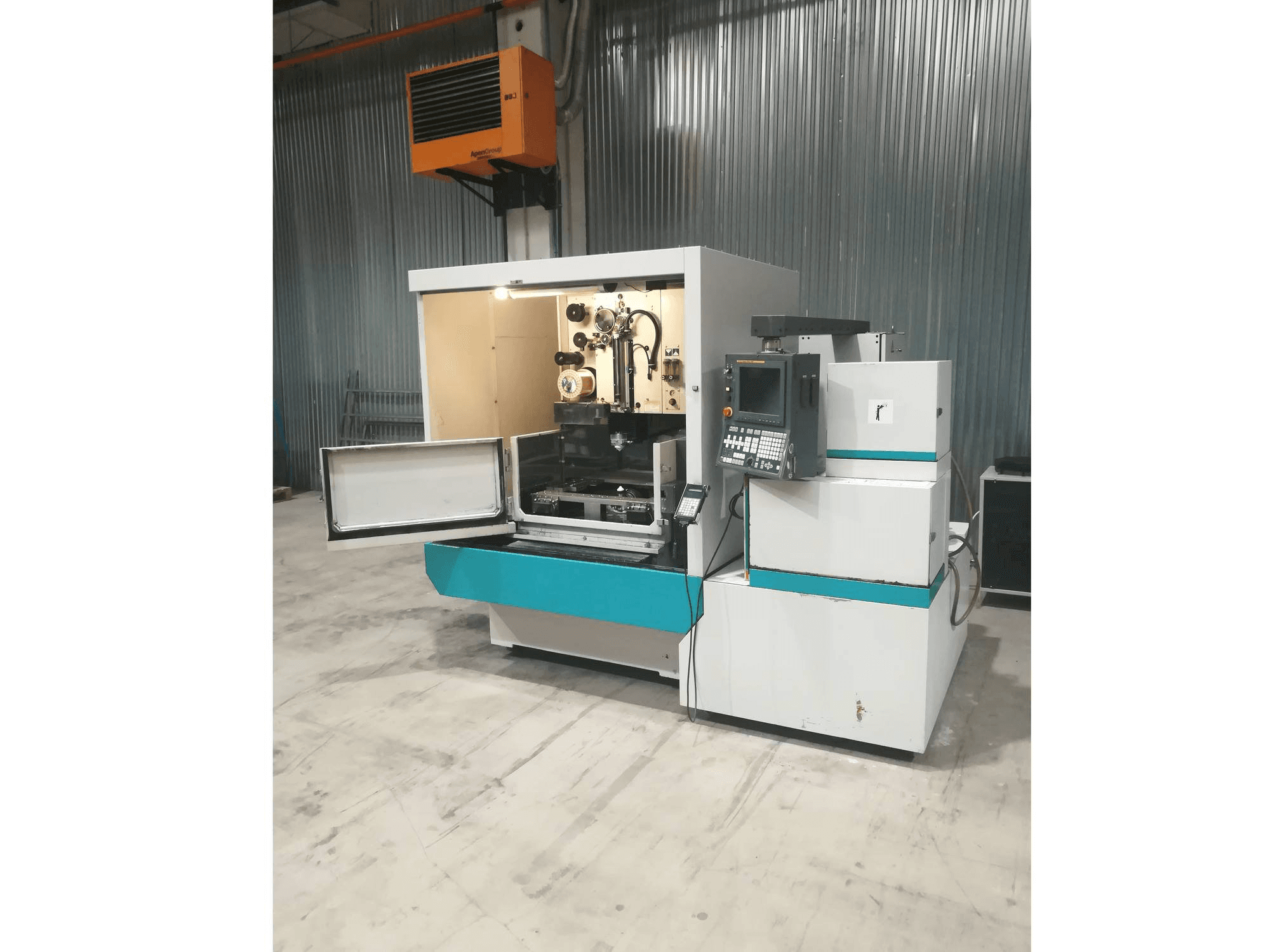 Frontansicht der FANUC 1iC Maschine