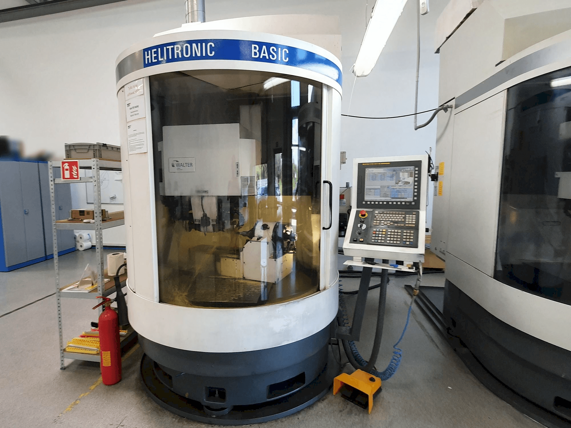 Frontansicht der Walter Helitronic BASIC-F Maschine