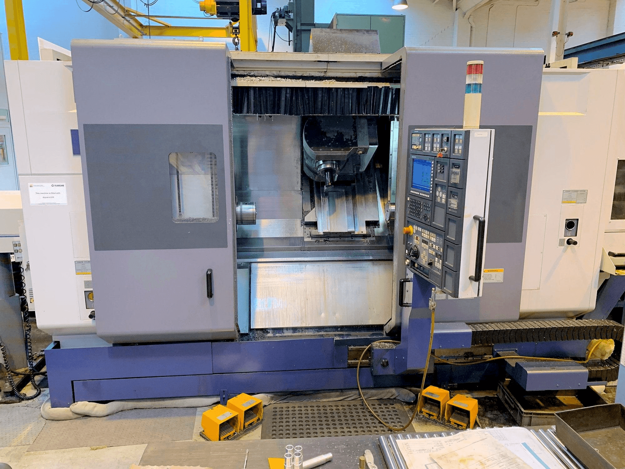 Frontansicht der MORI SEIKI MT2000S Maschine