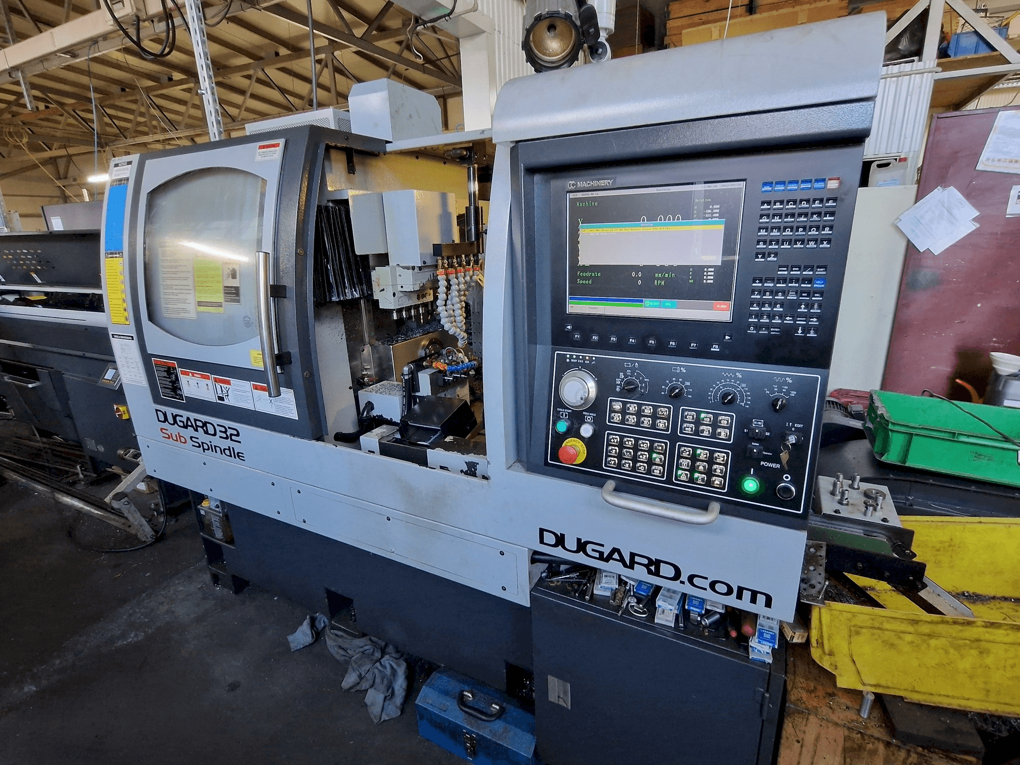 Frontansicht der Dugard 32 Sub Spindle Maschine