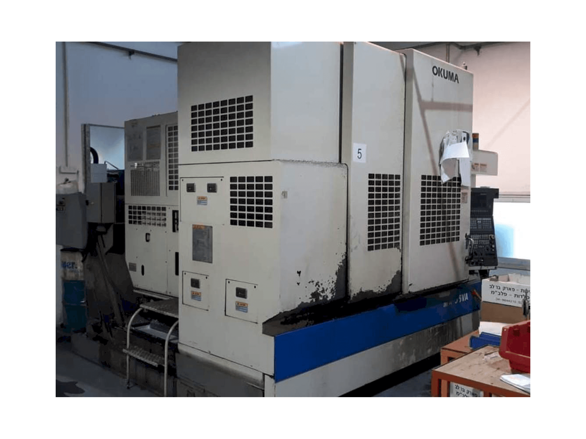 Frontansicht der Okuma MX-55 VA Maschine