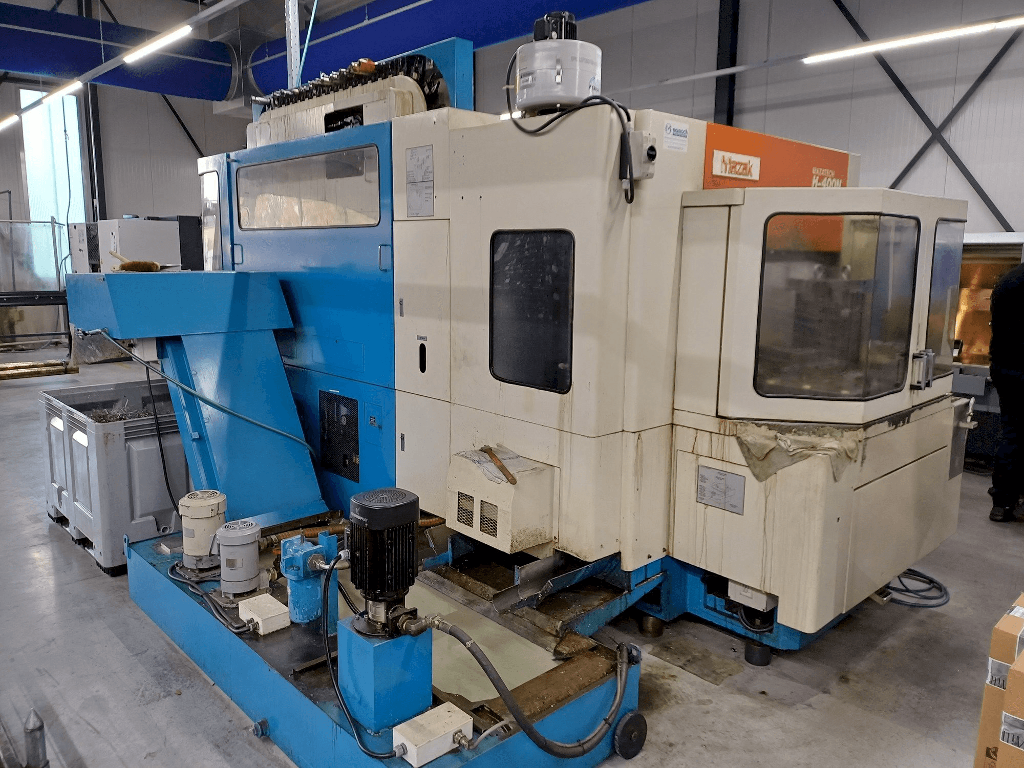 Frontansicht der Mazak H400N Maschine