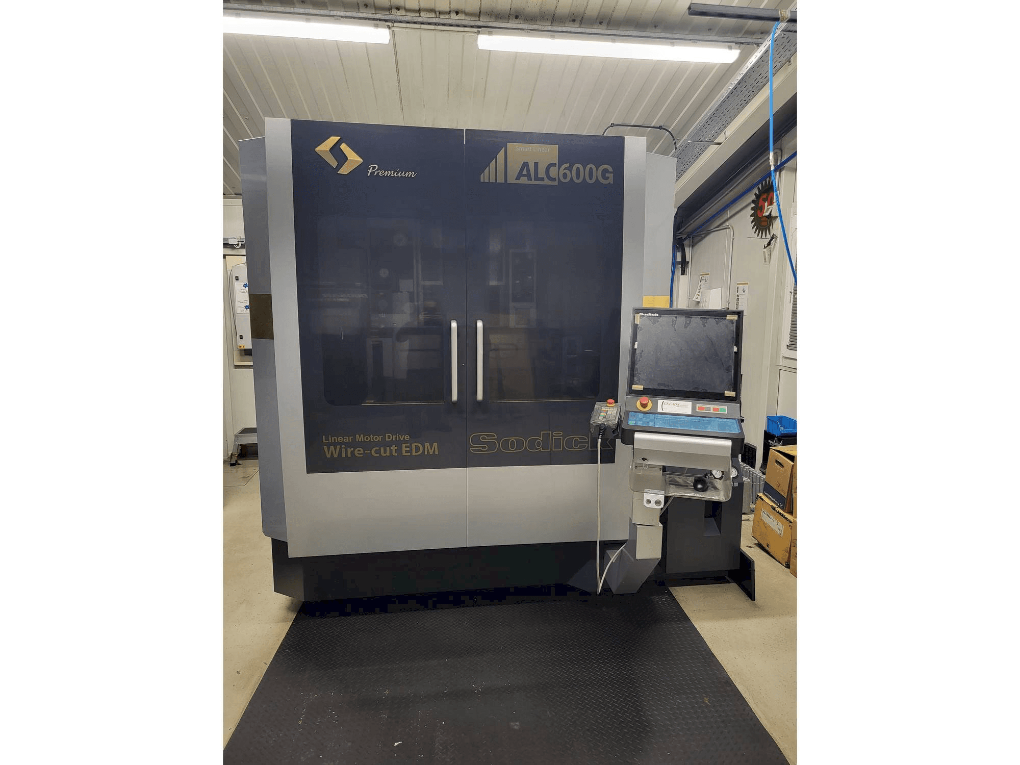 Frontansicht der Sodick ALC600G Maschine