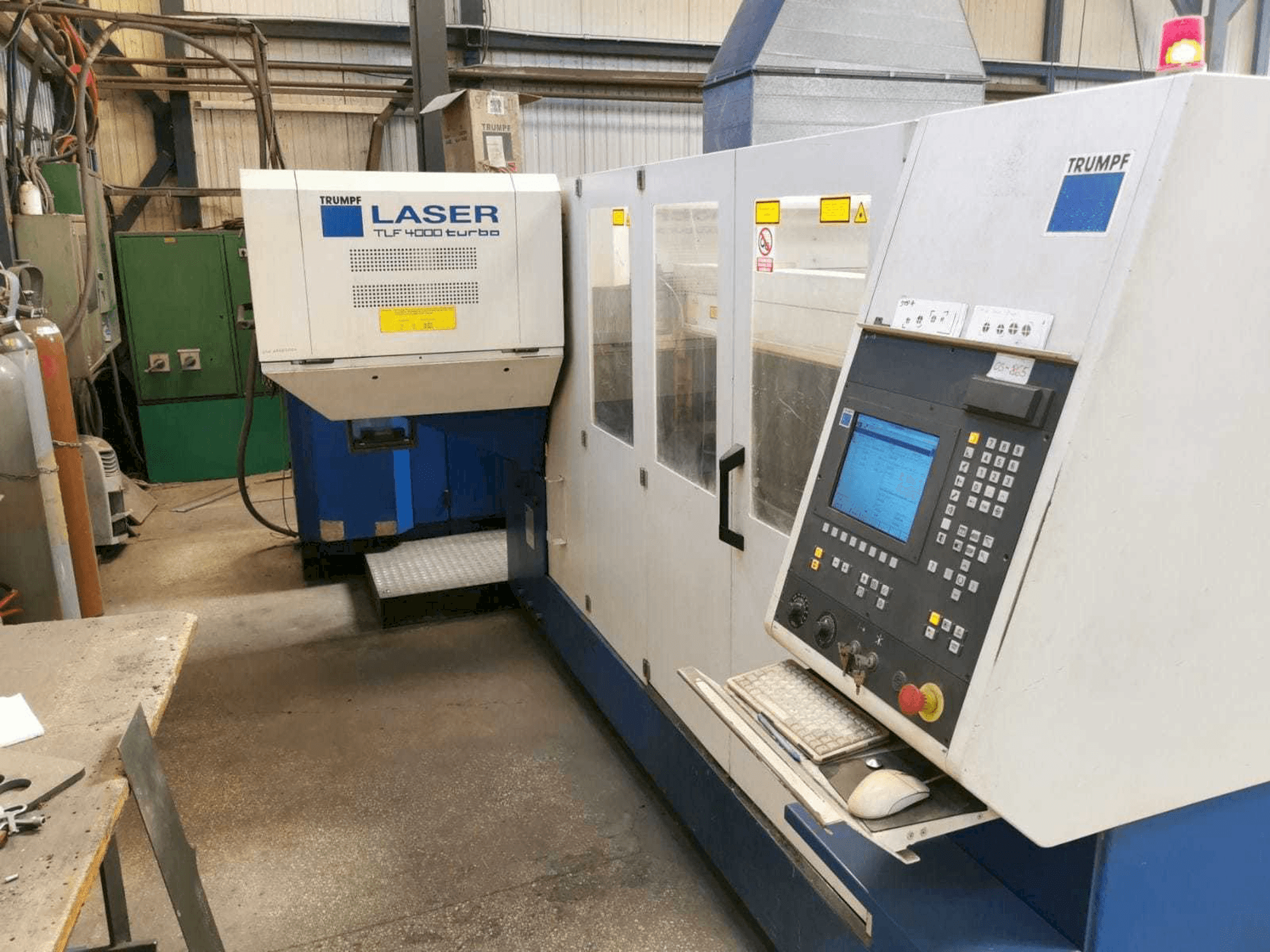 Frontansicht der Trumpf L4030 Maschine