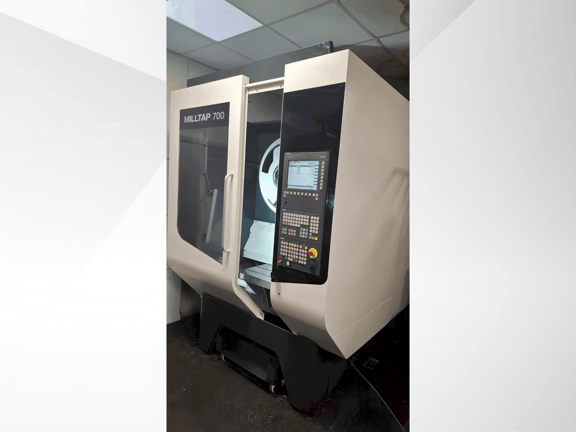 Frontansicht der DMG MORI MILLTAP 700 Maschine