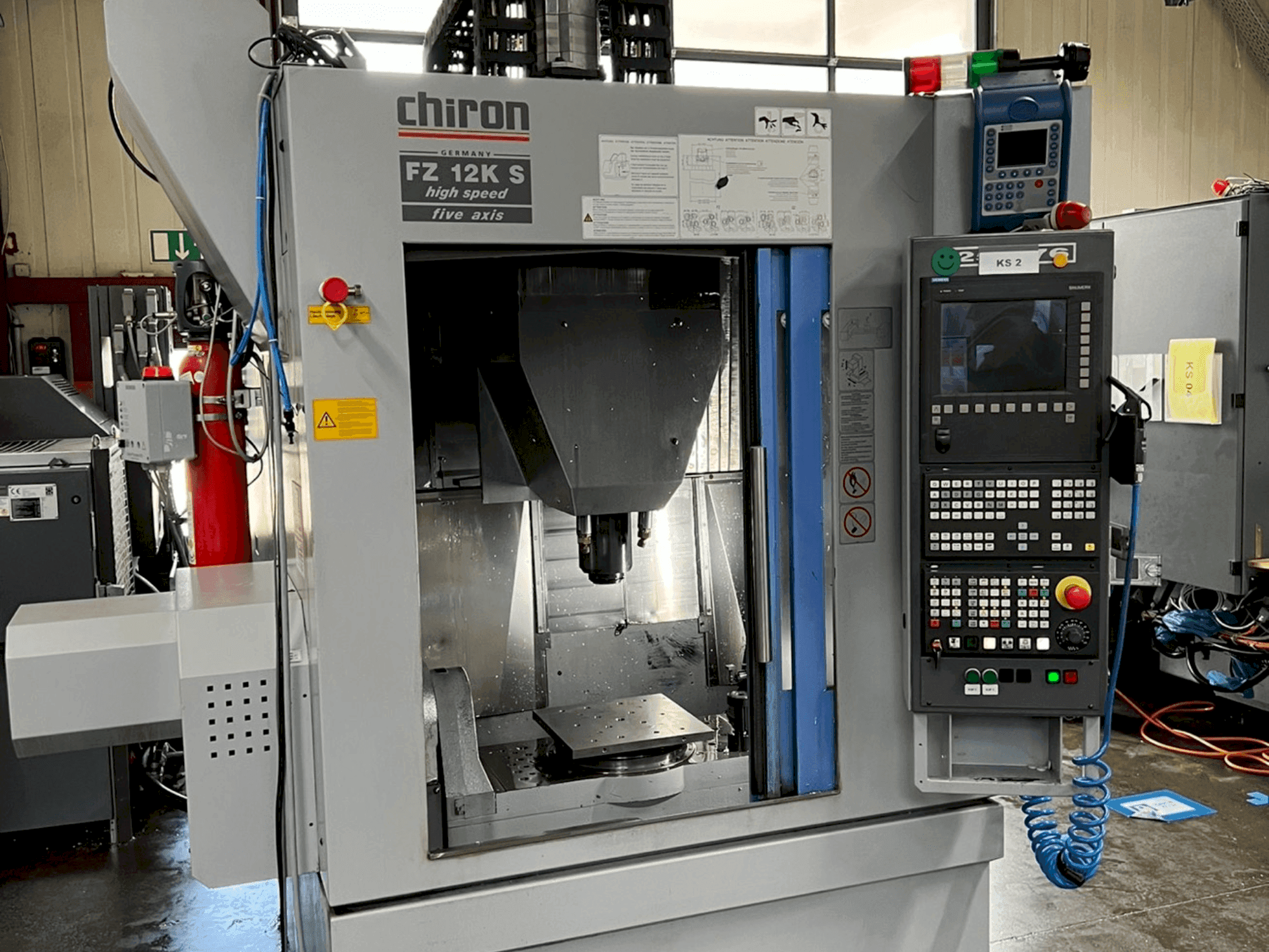 Frontansicht der CHIRON FZ12 KS Maschine