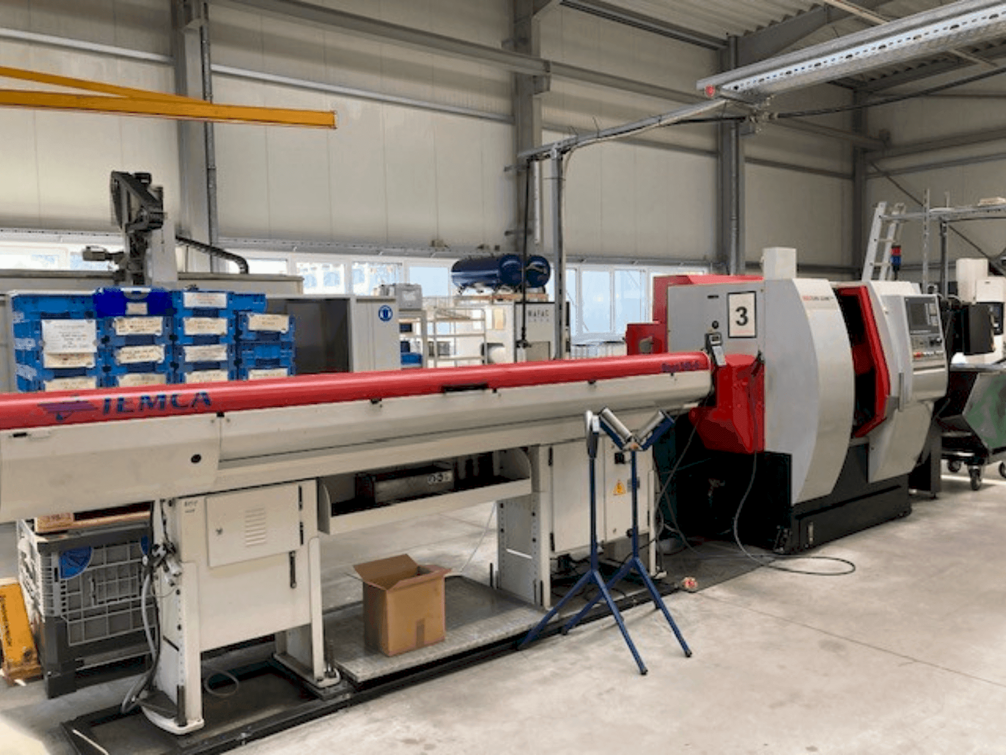 Frontansicht der EMCO TURN 332 MCPlus Maschine