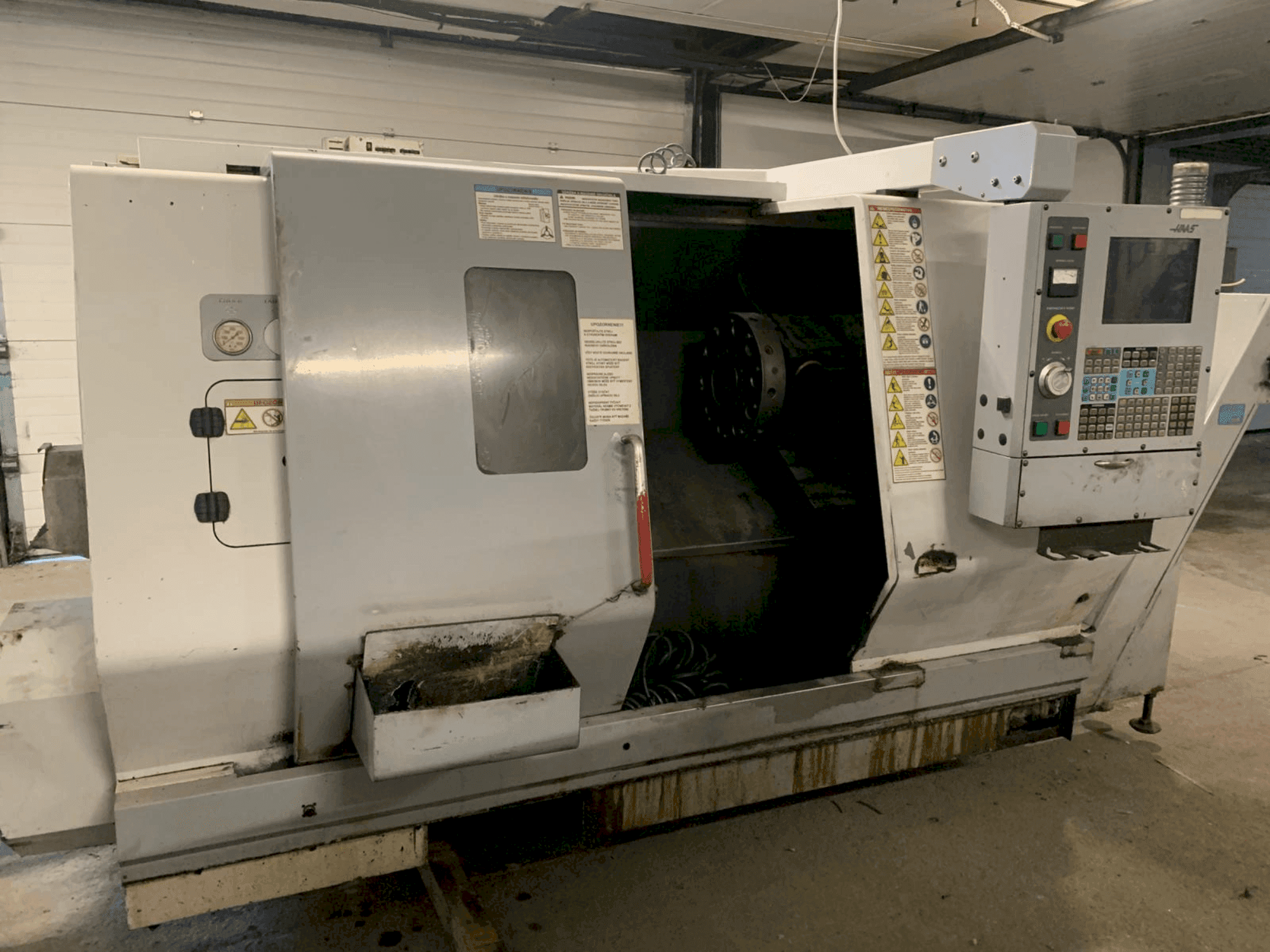 Frontansicht der HAAS SL-20HE Maschine