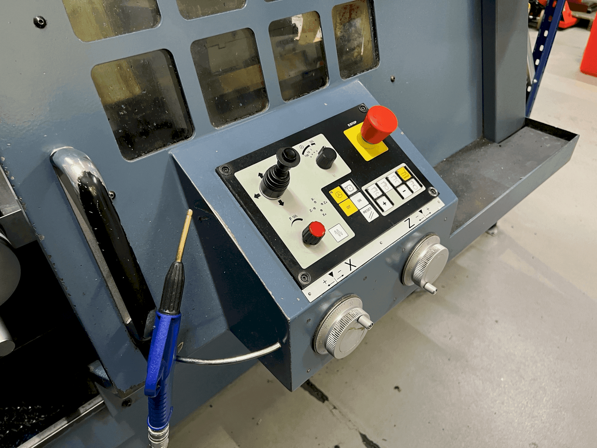 Frontansicht der PADOVANI E255/1500 Maschine