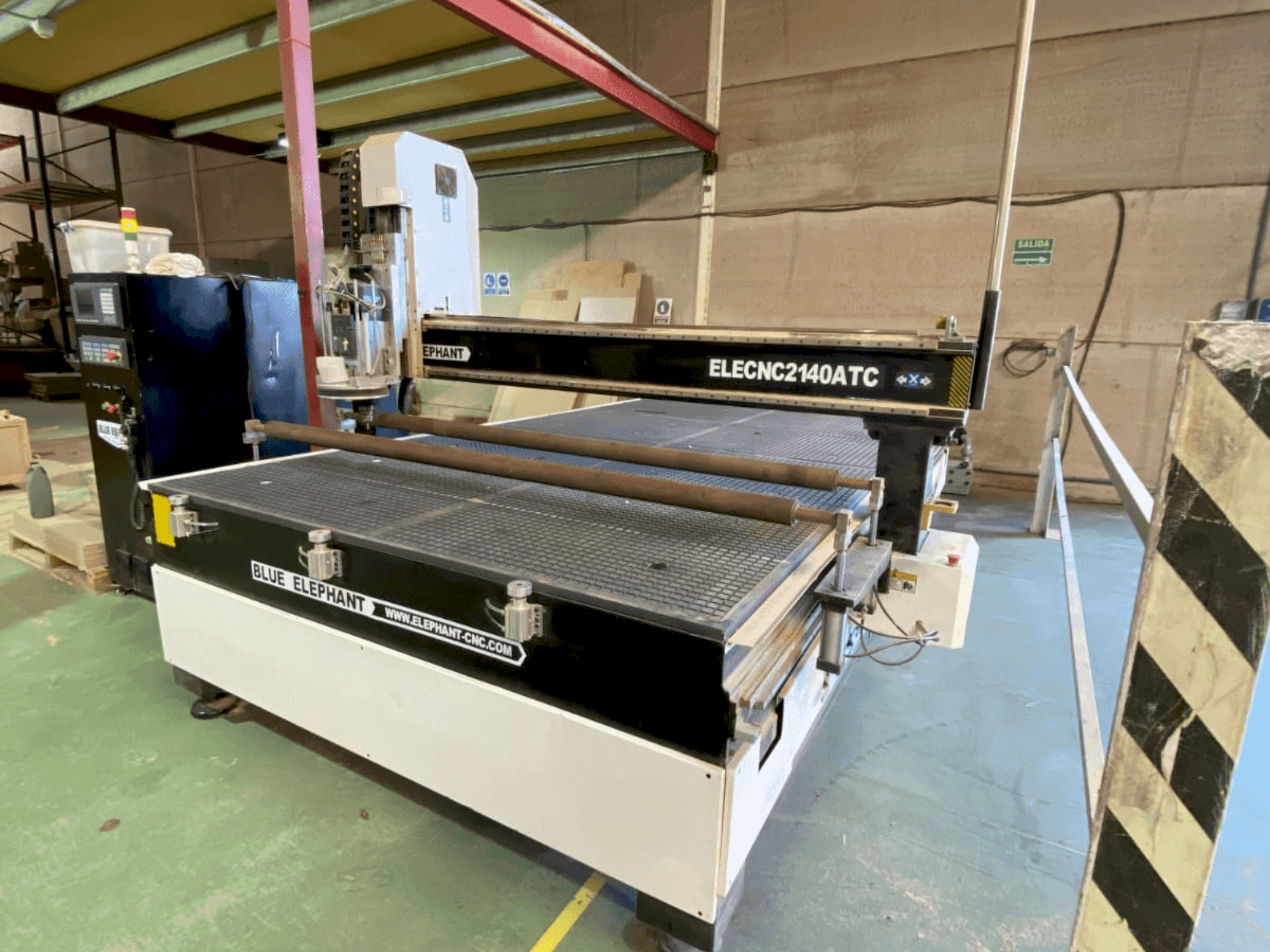 Frontansicht der BLUE ELEPHANT ELECNC 2200x3700 Maschine