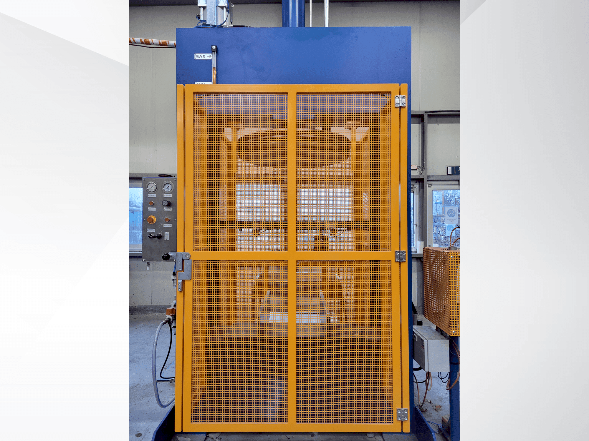 Frontansicht der NANINNI RENATO PV- EXTRUDER MOD.PV800M-AT Maschine