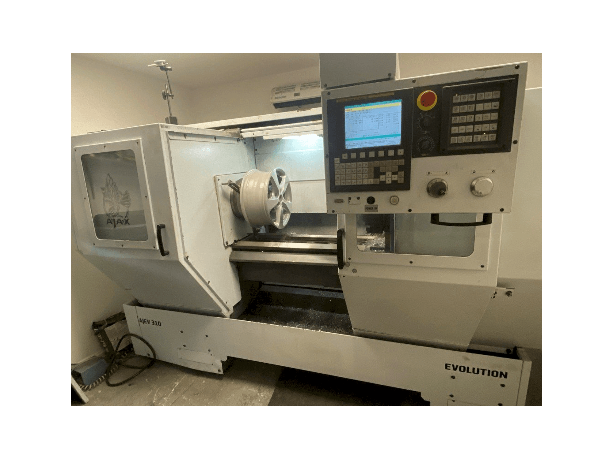 Frontansicht der AJAX EVOLUTION AJEV 310 Maschine