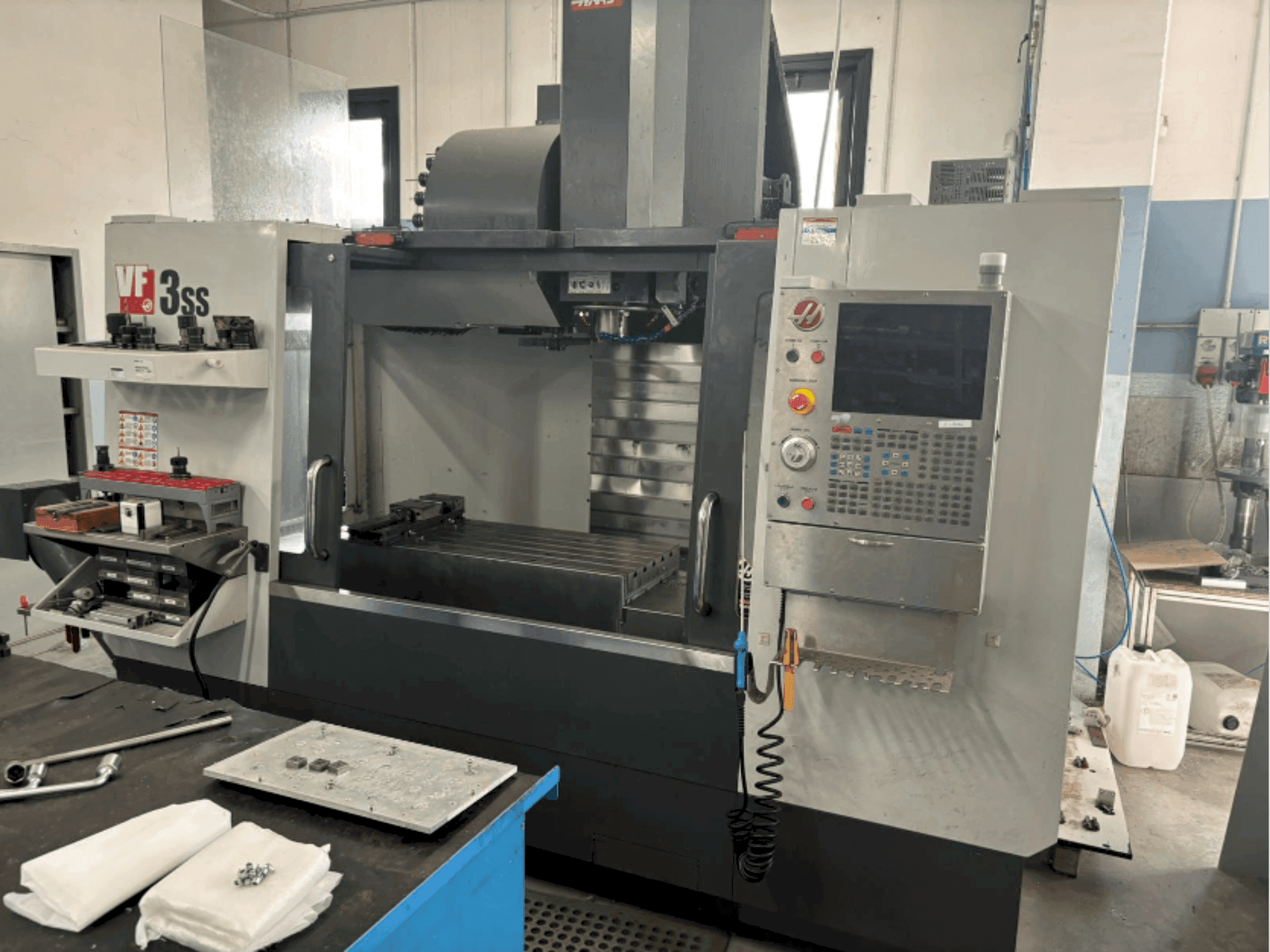 Frontansicht der HAAS VF3SS Maschine