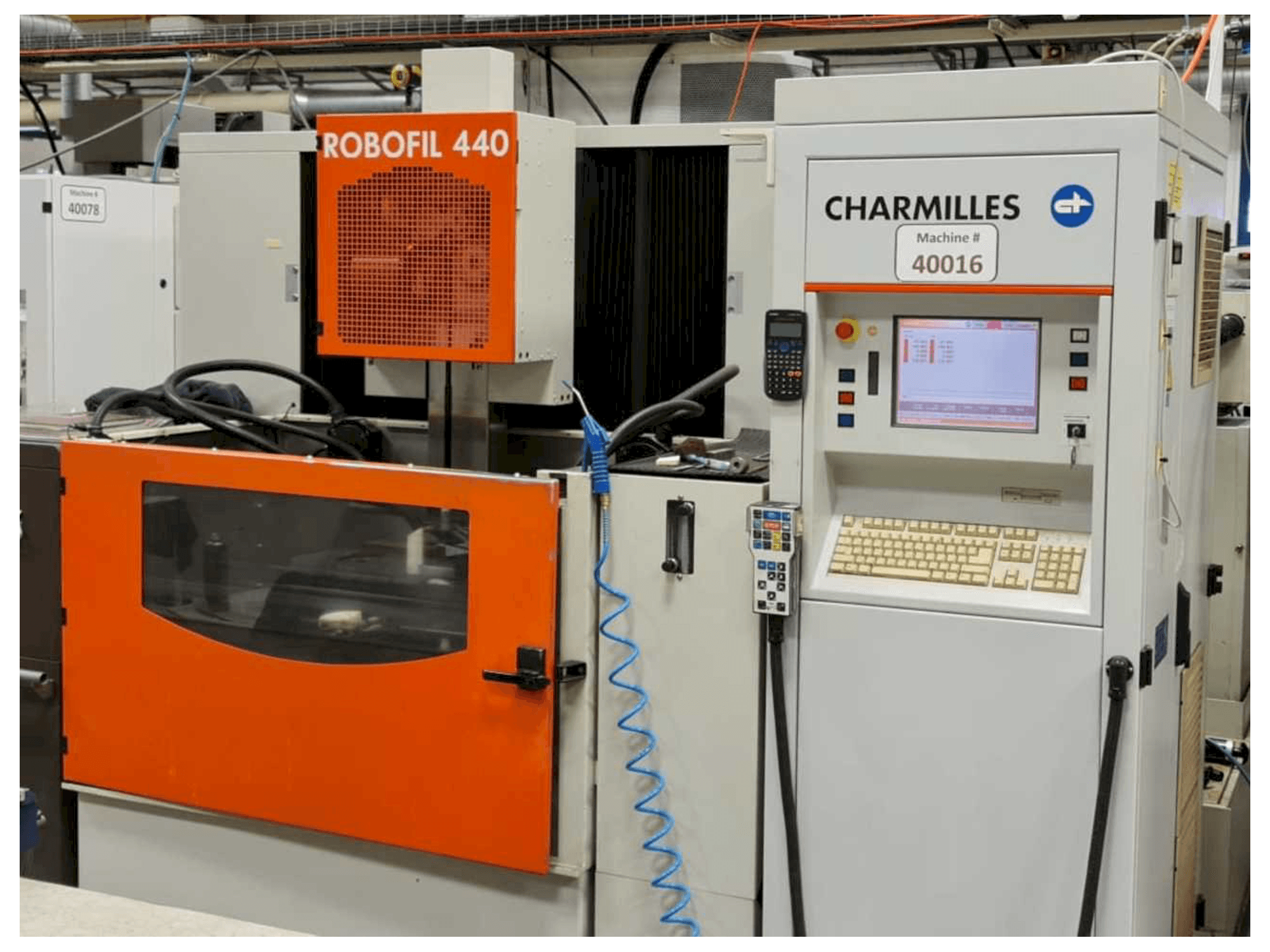 Frontansicht der CHARMILLES ROBOFIL 440 Maschine