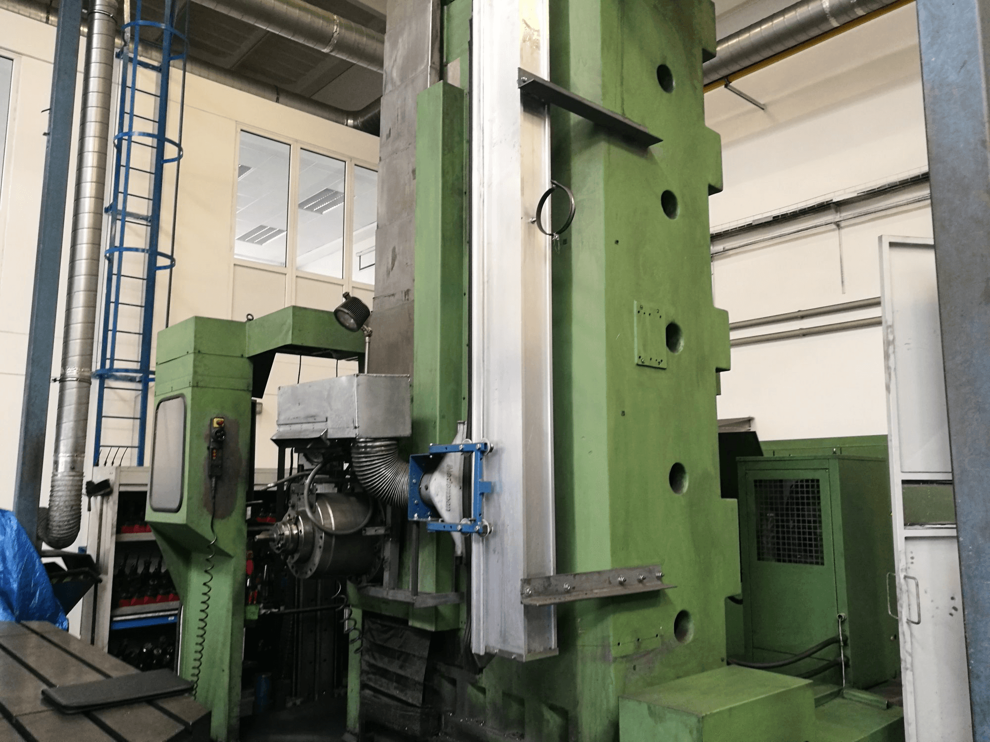 Frontansicht der TOS WHN 130 Maschine