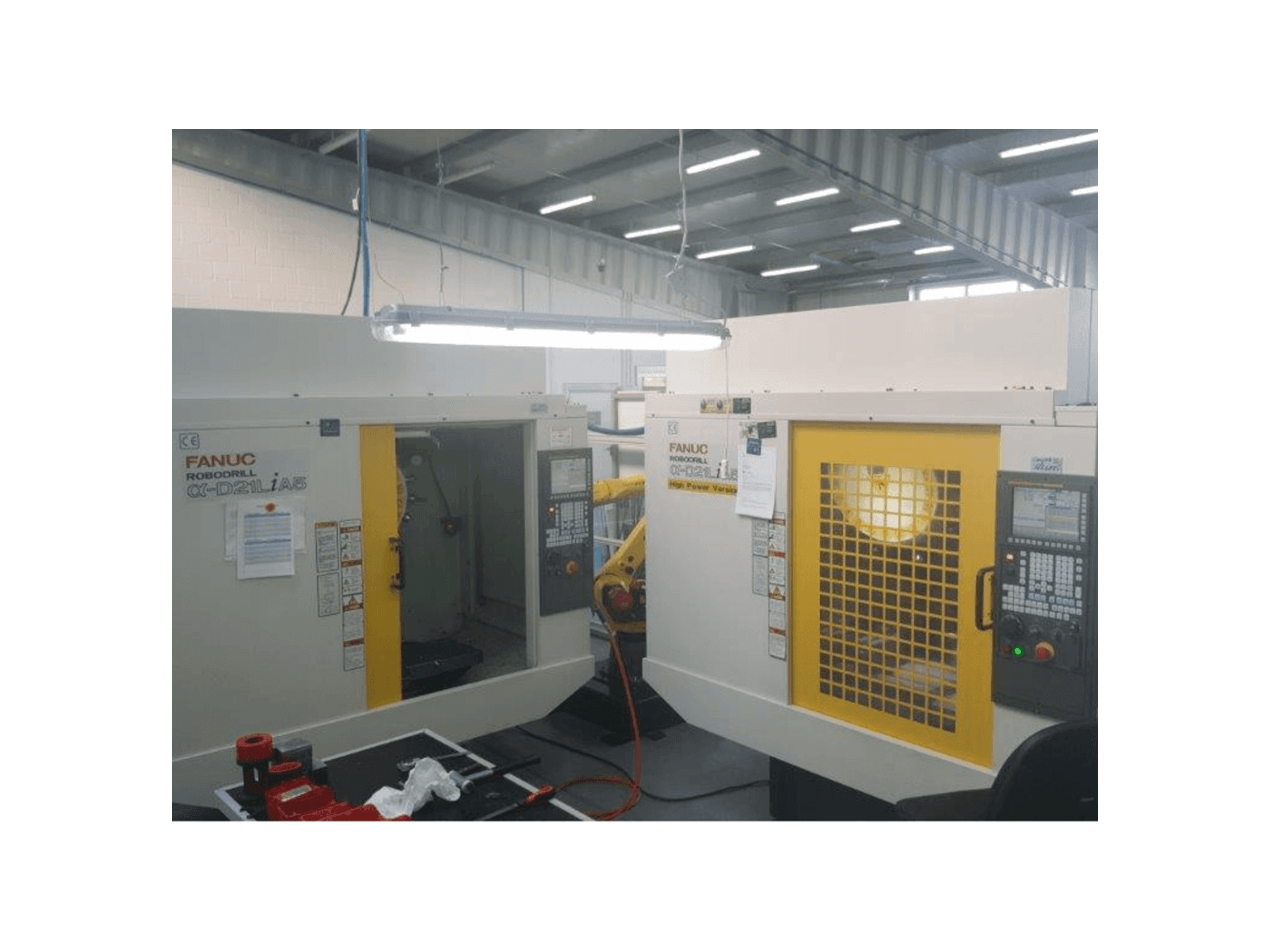 Front view of FANUC RoboDrills D21LiA5 + M20iA/M35 machine
