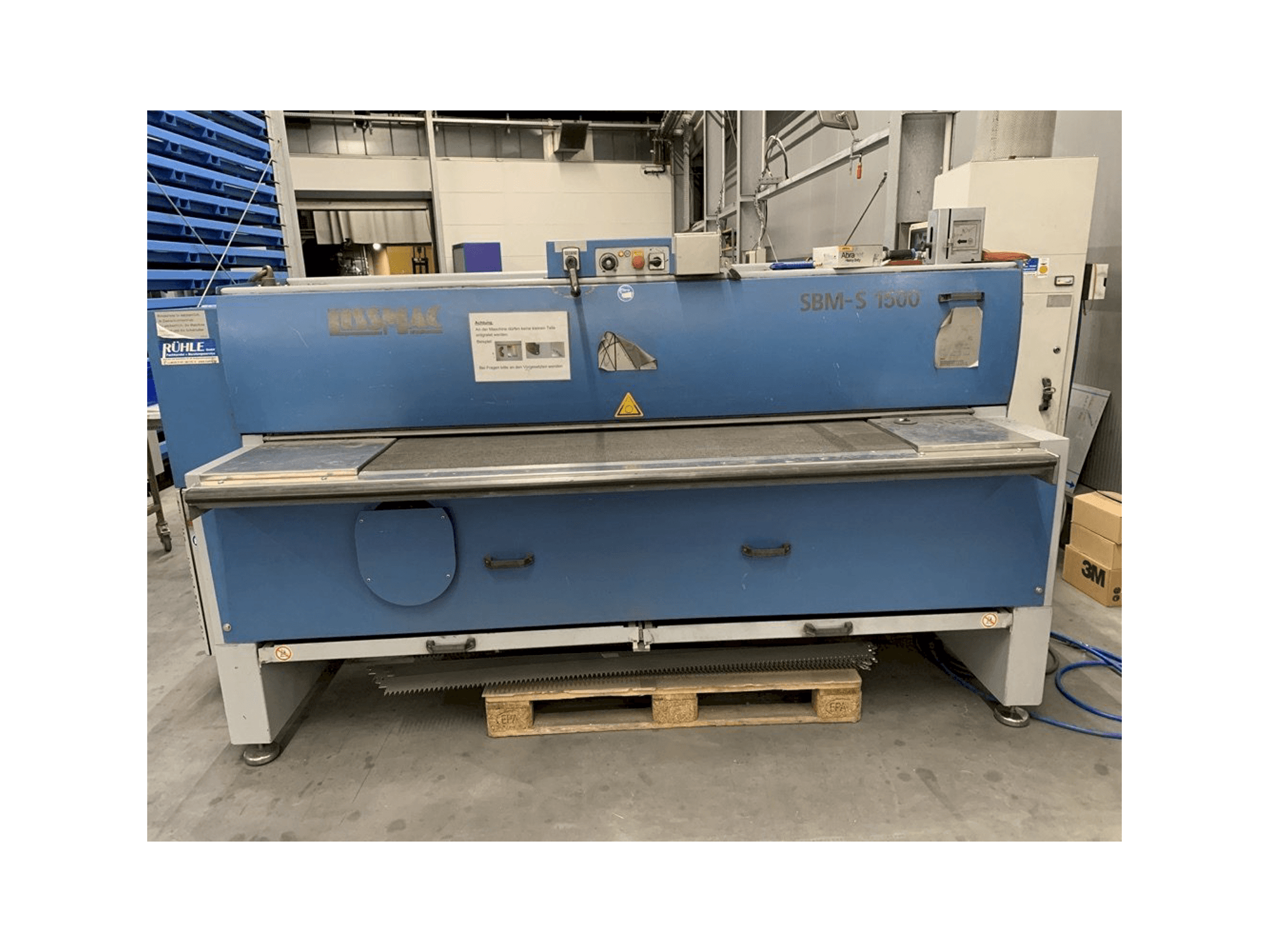 Frontansicht der LISSMAC SBM-S 1500 Maschine
