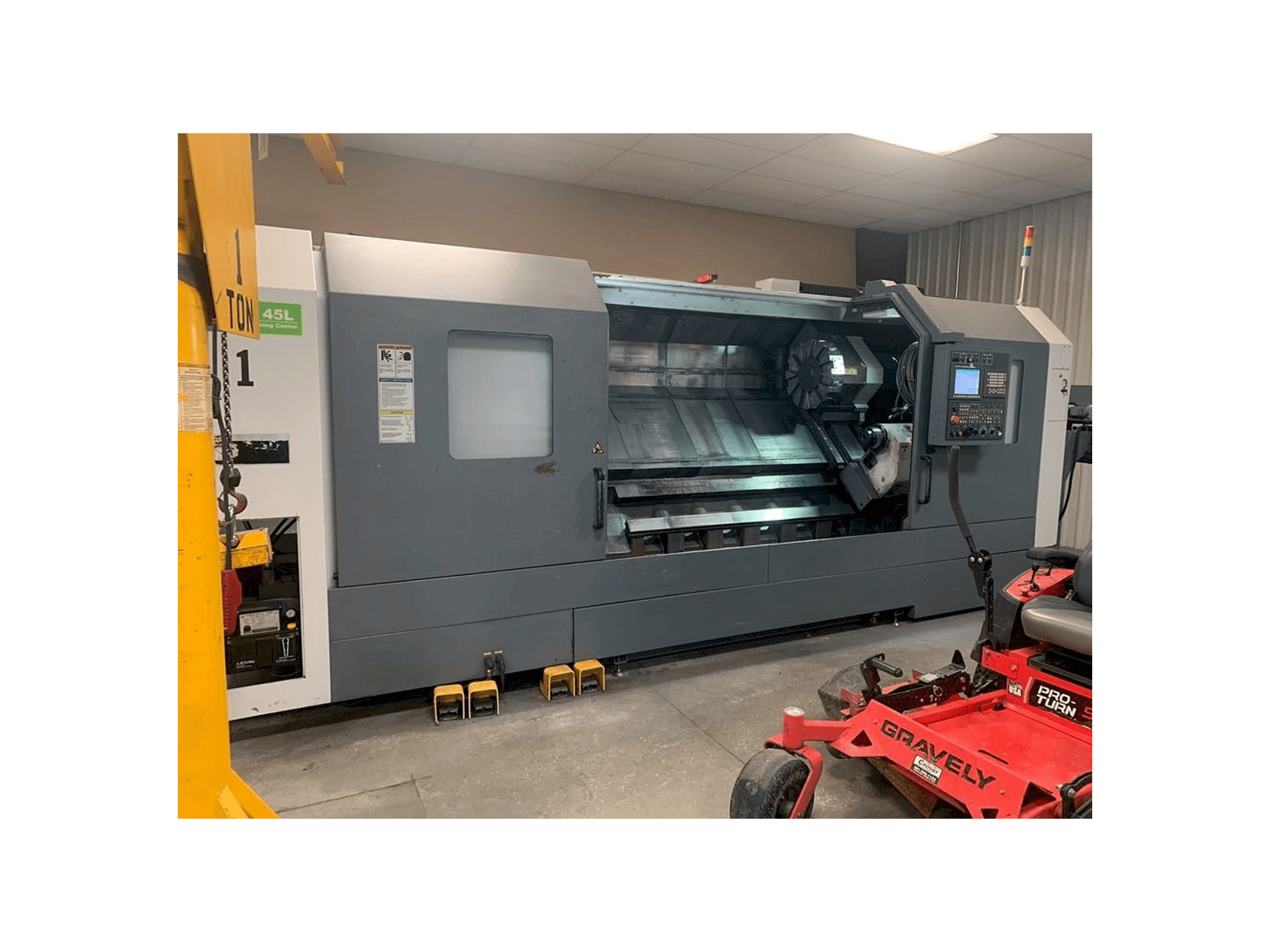 Linke Seitenansicht der DMC DL 45L Maschine