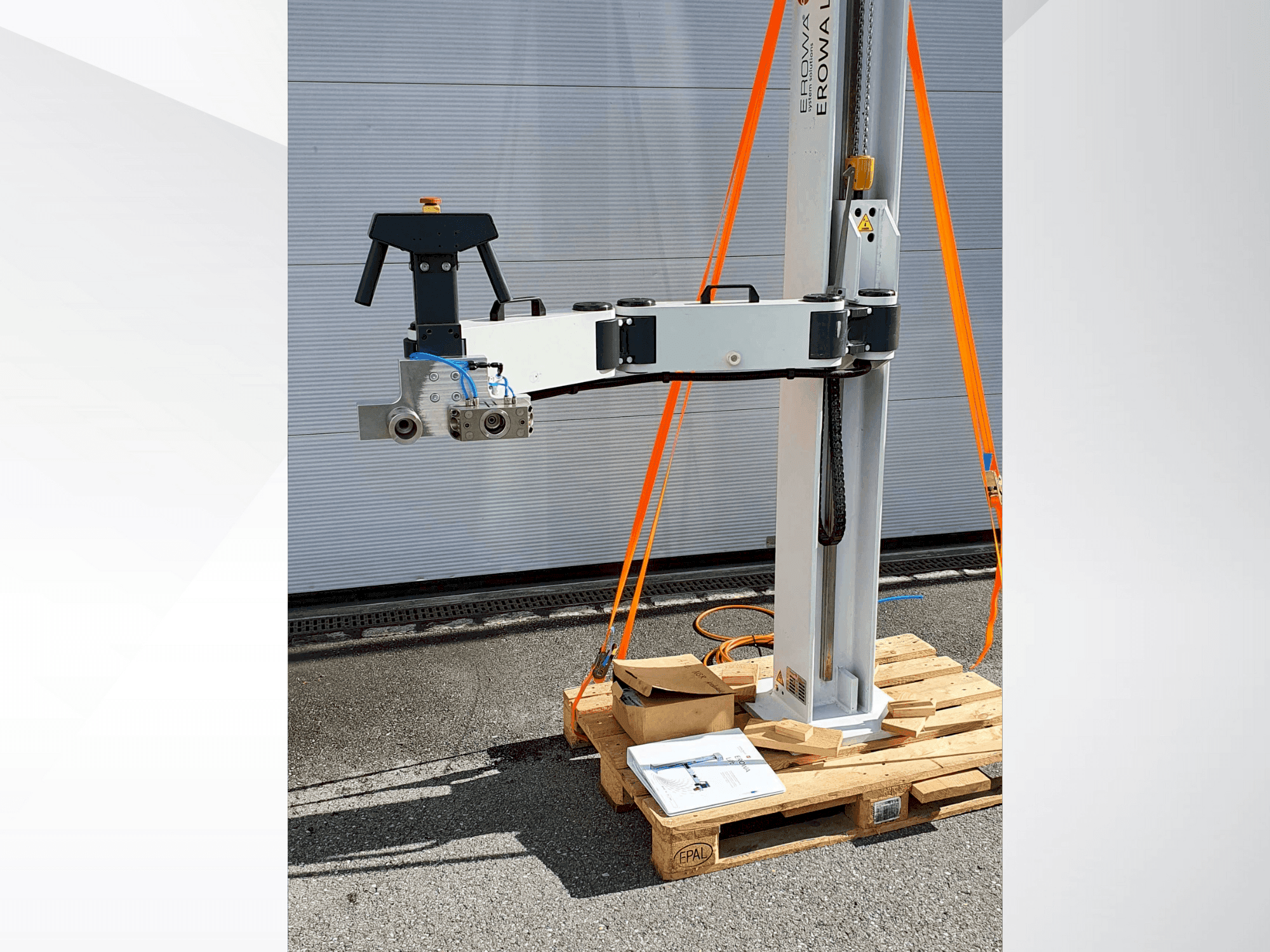 Frontansicht der EROWA Lift 250 Maschine