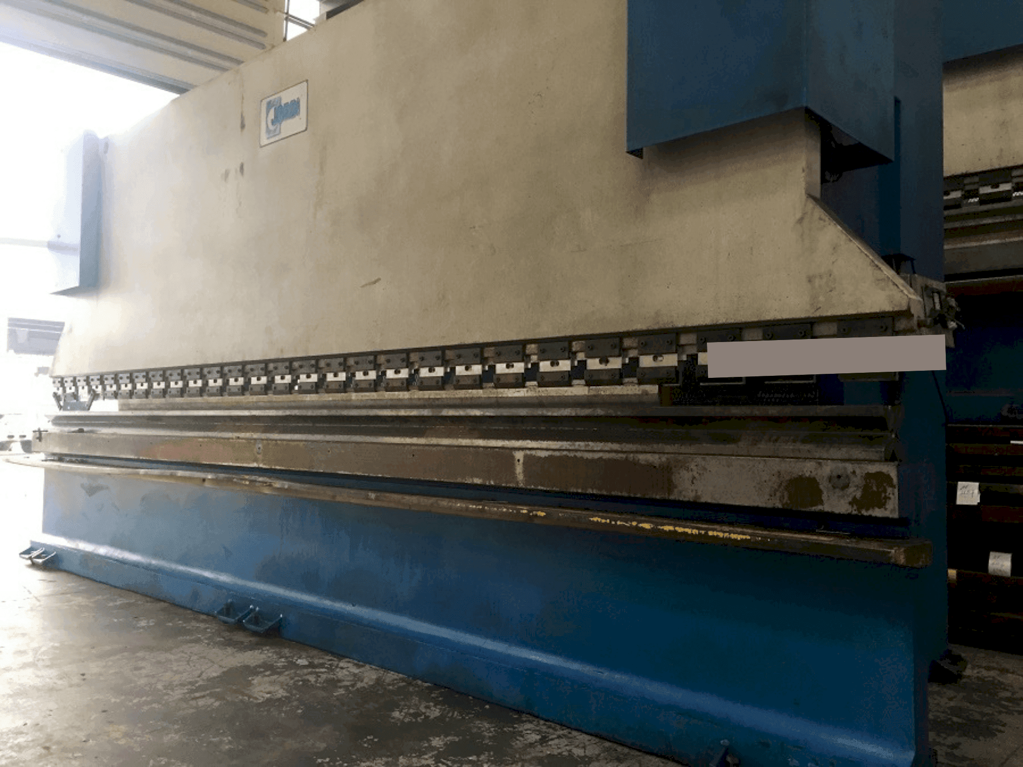 Linke Seitenansicht der JORDI PH6100 - 180 (2003) Maschine