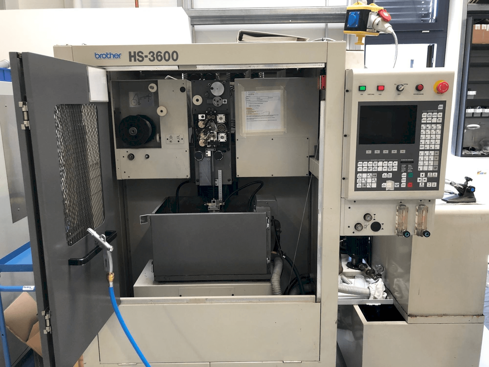 Frontansicht der Brother HS-3600 Maschine