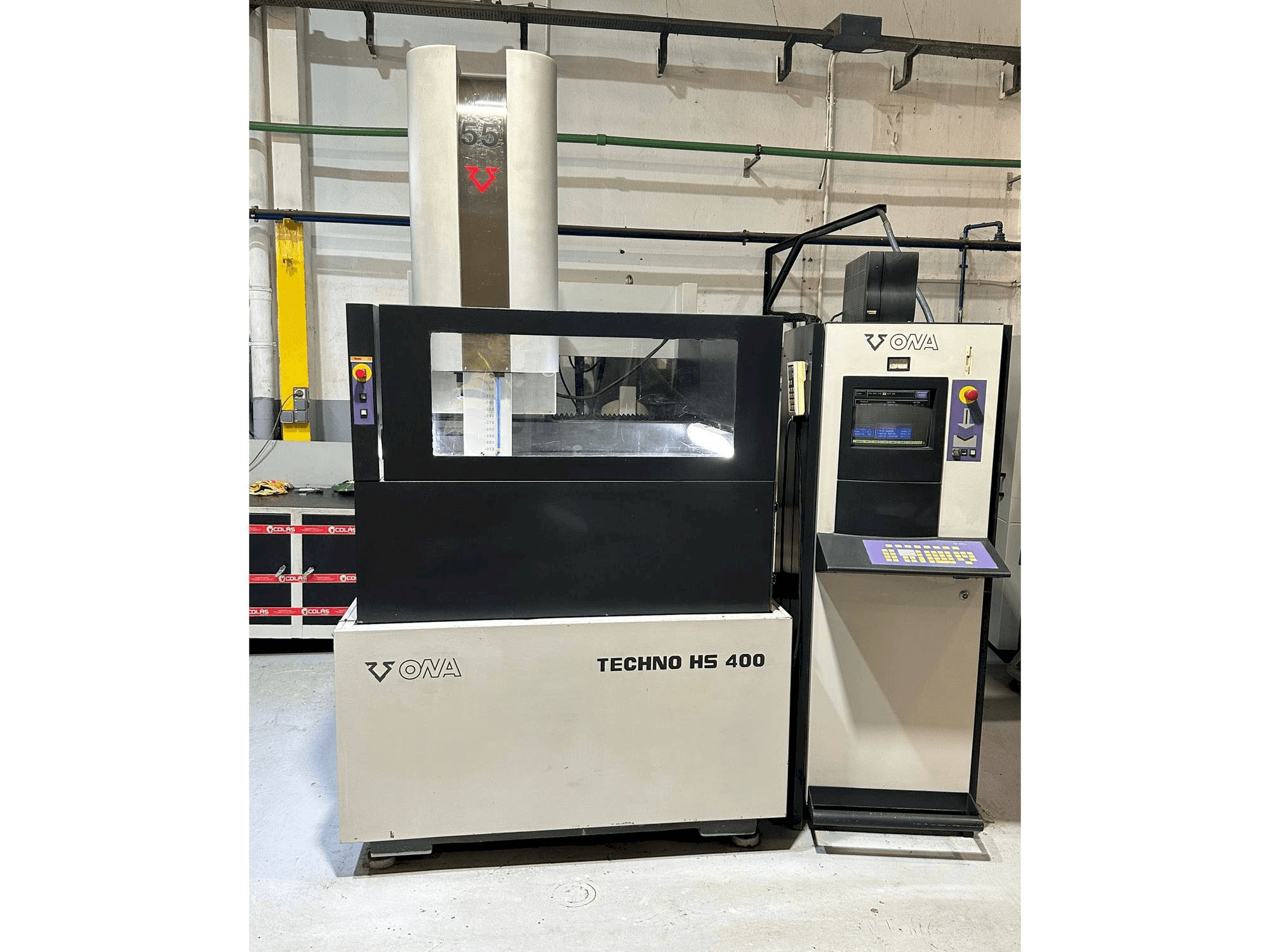 Frontansicht der ONA HS 400 Maschine