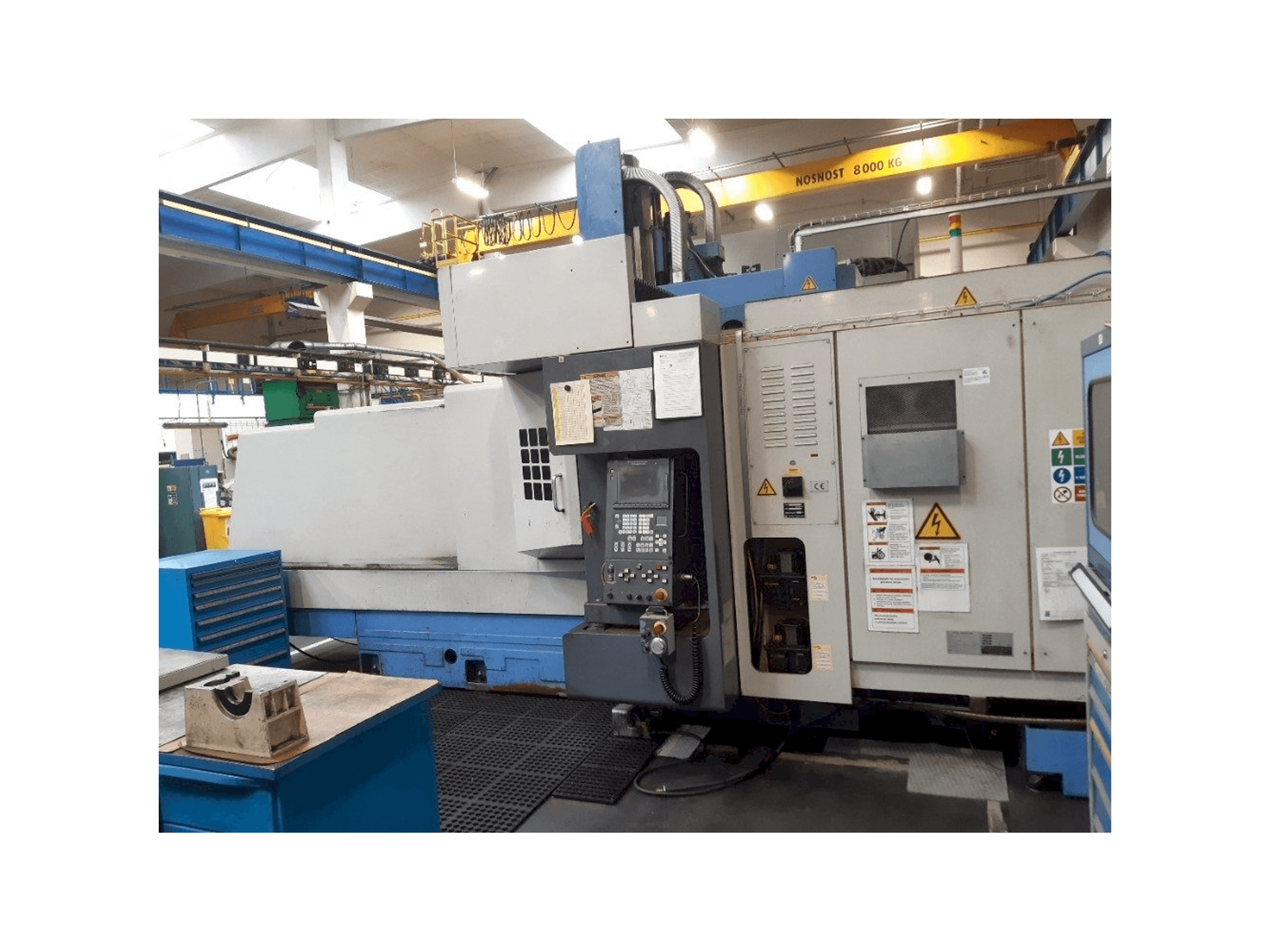 Frontansicht der Mazak FJV 35/80 Maschine
