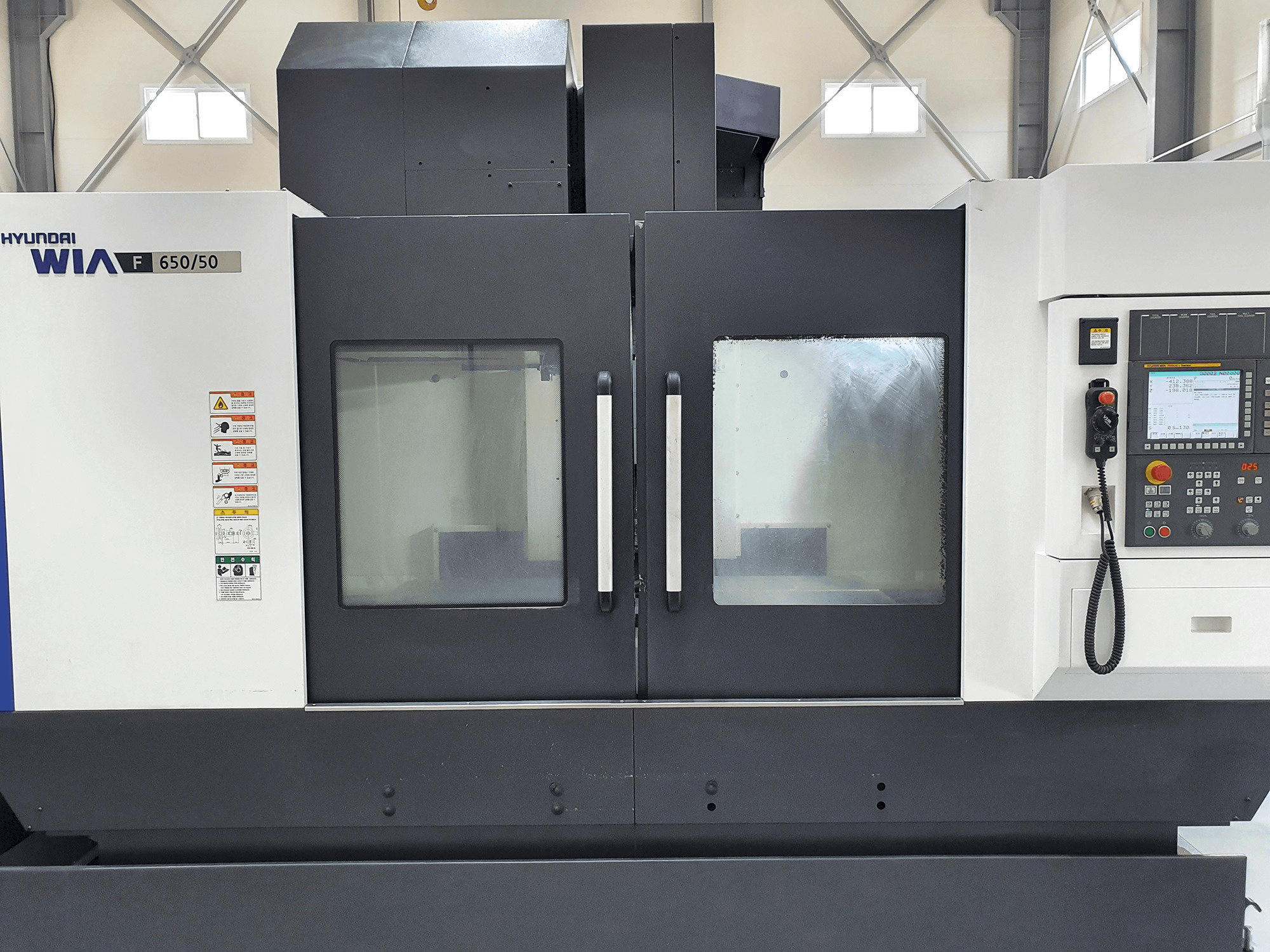 Frontansicht der Hyundai Wia F650/50 Maschine