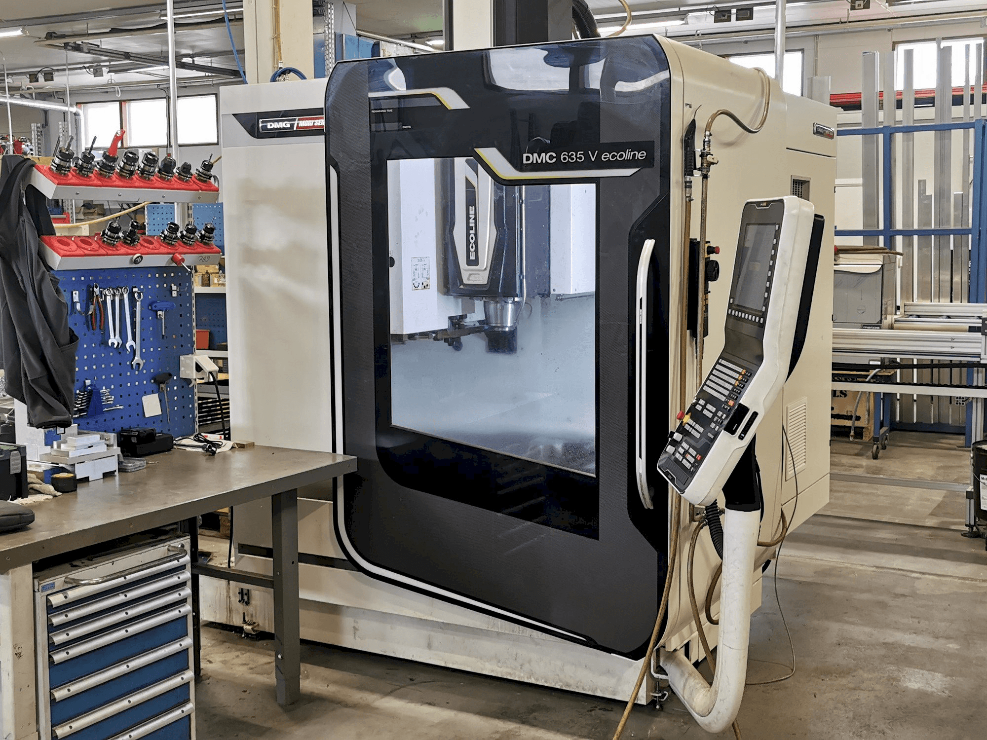 Front view of DMG Mori Seiki DMC 635 V Ecoline machine