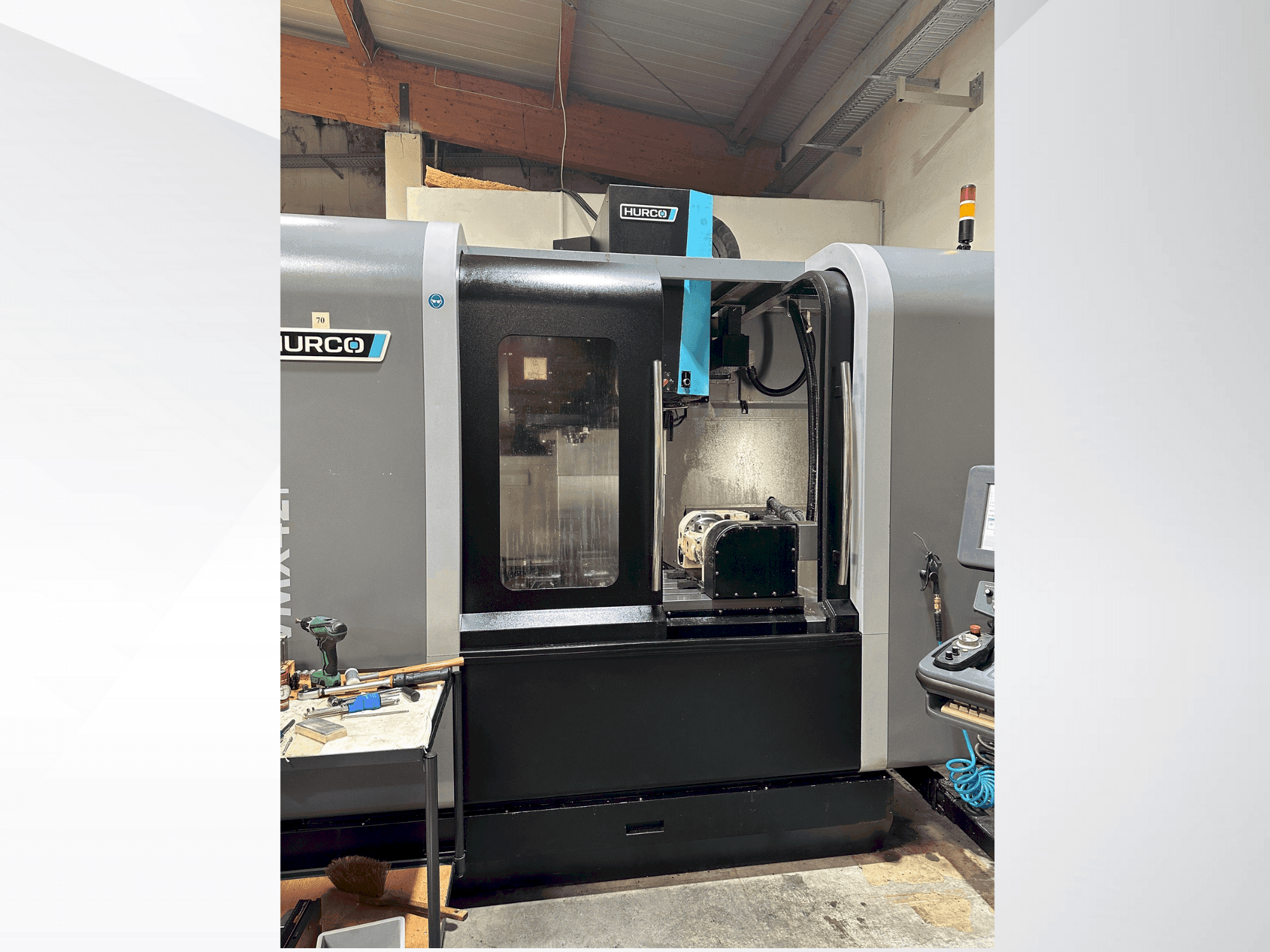 Frontansicht der Hurco VMX 42i Maschine