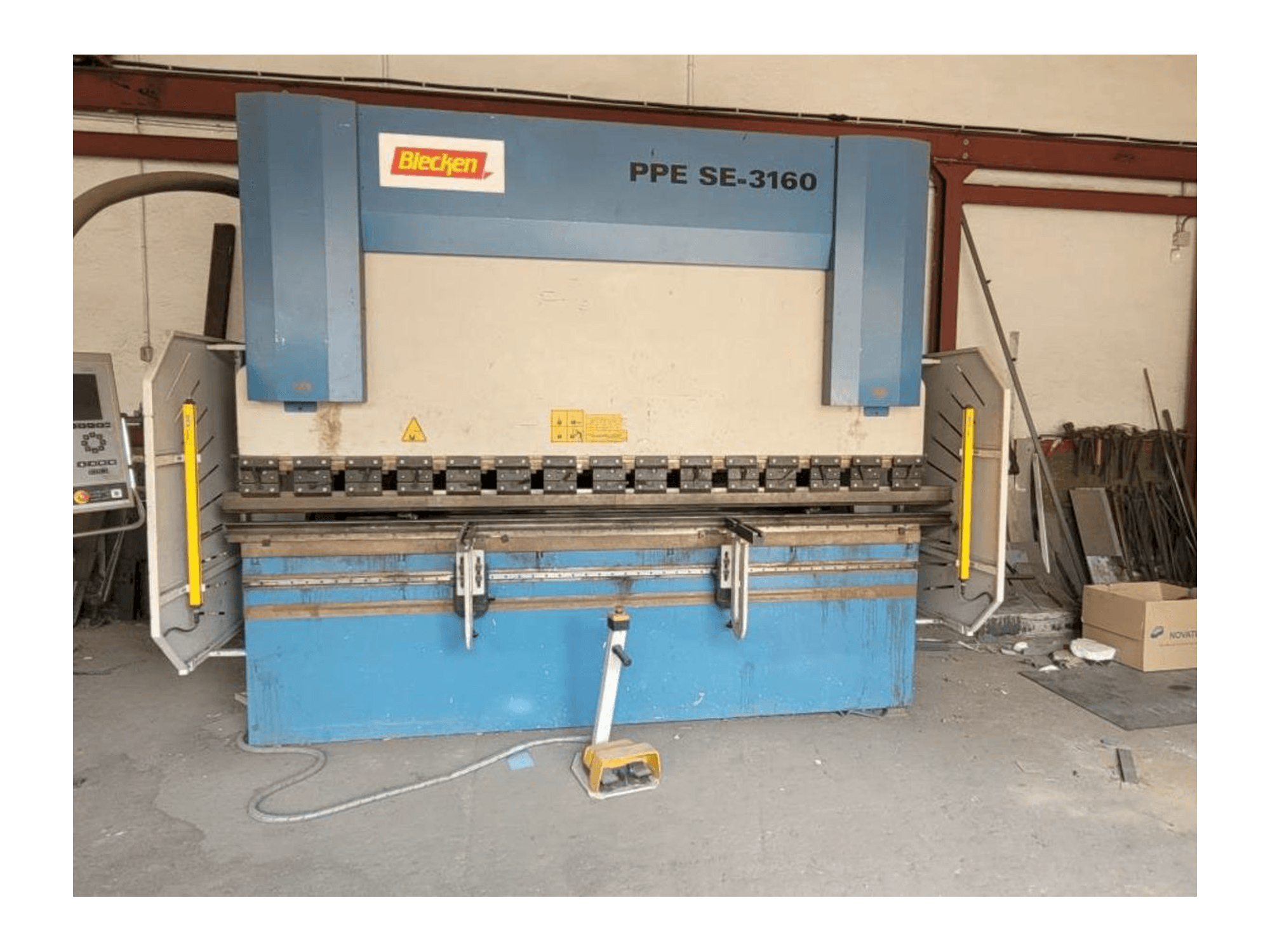 Frontansicht der Blecken PPE SE-3160 Maschine