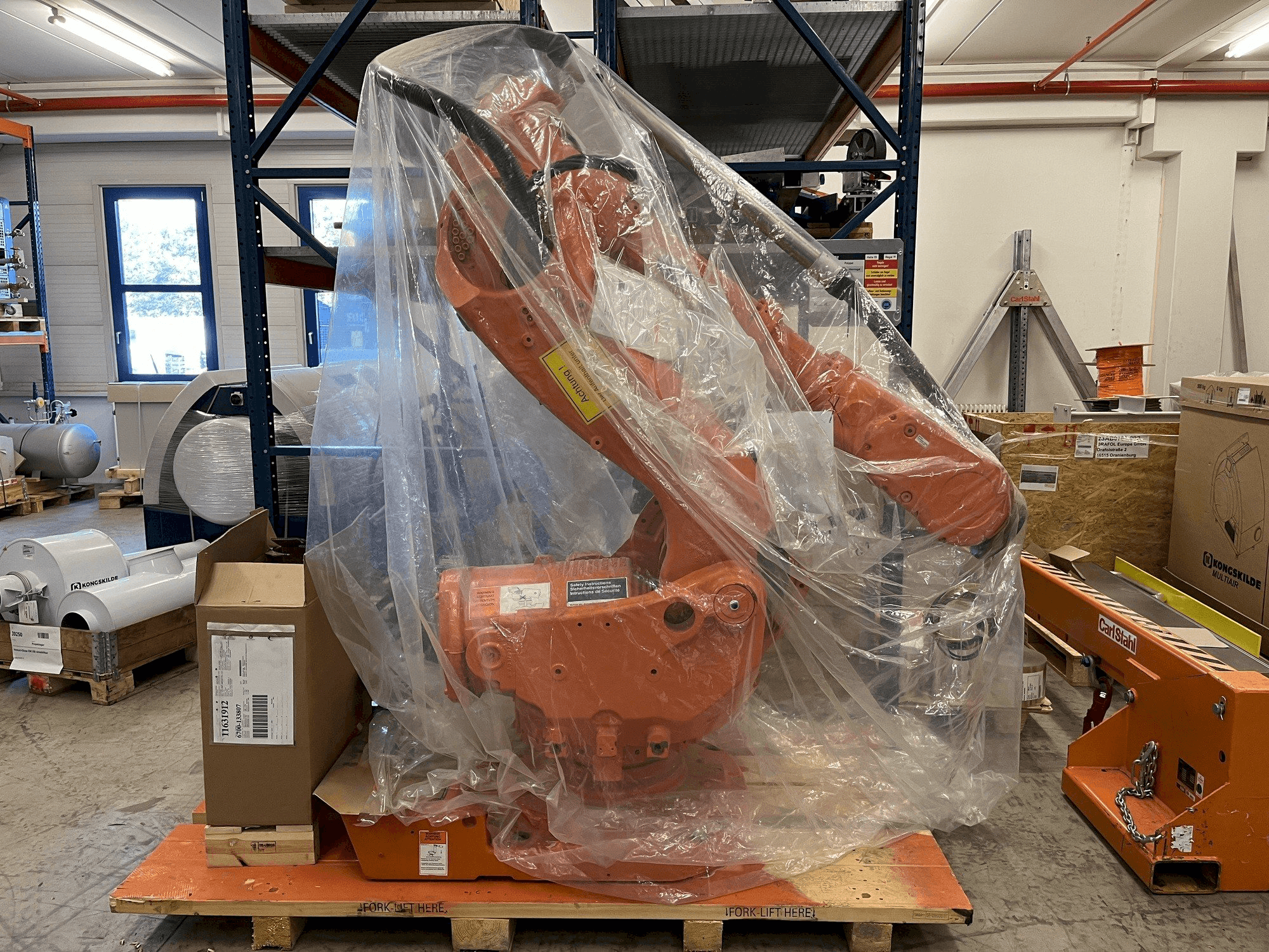 Frontansicht der ABB IRB 6600 M2004 Maschine